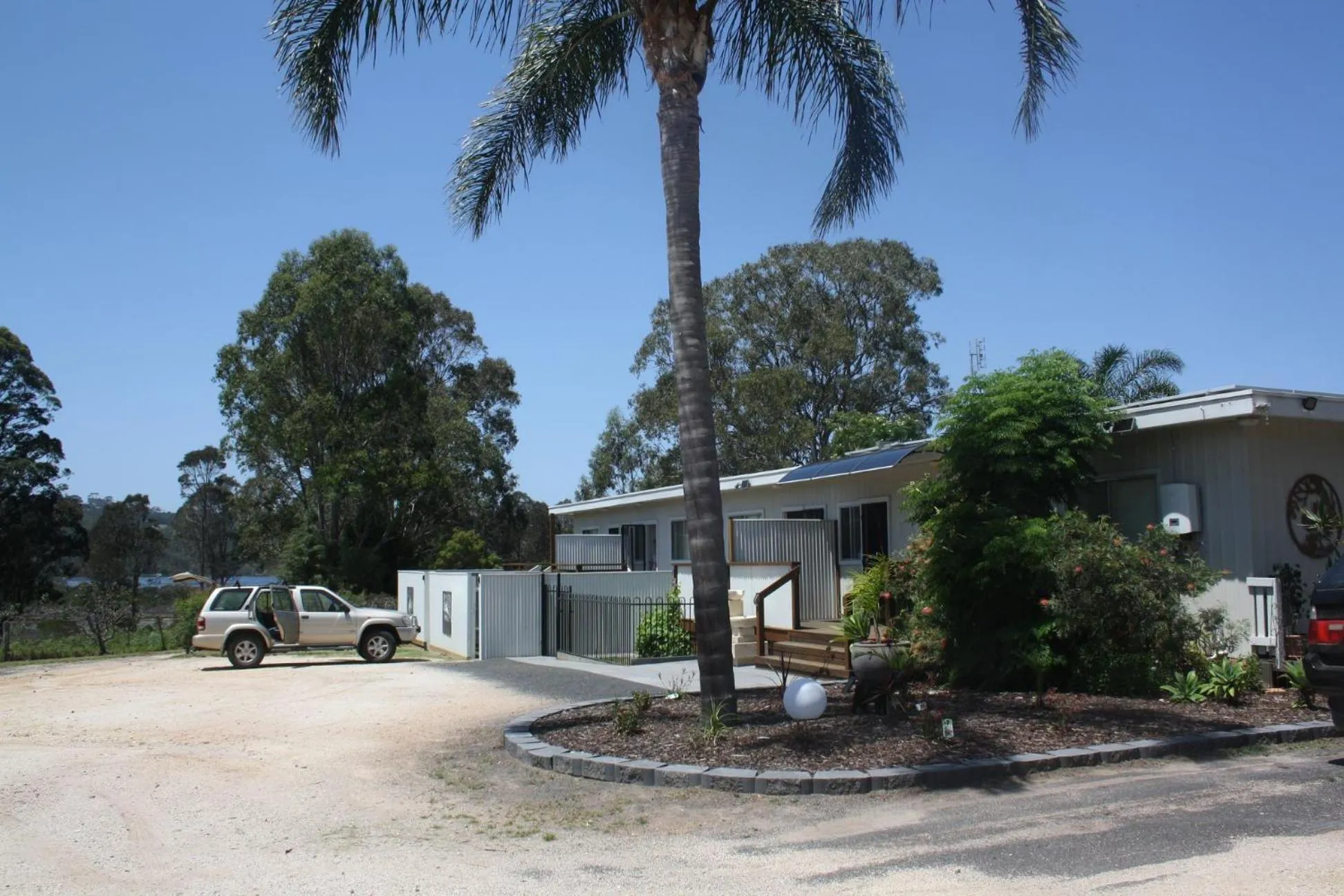 Facade/entrance in Top of the Lake Holiday Units