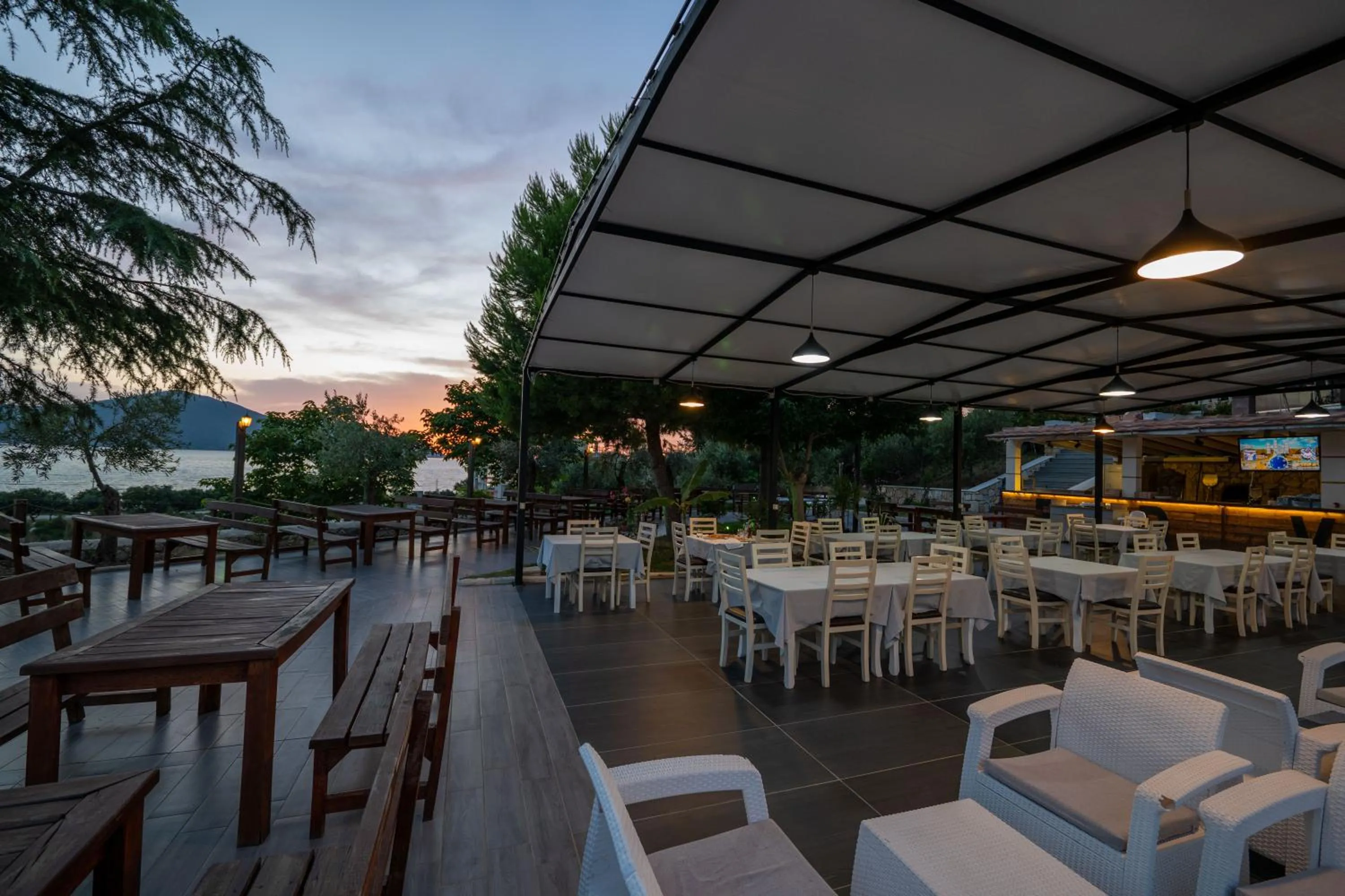 Restaurant/places to eat in Edva Resort