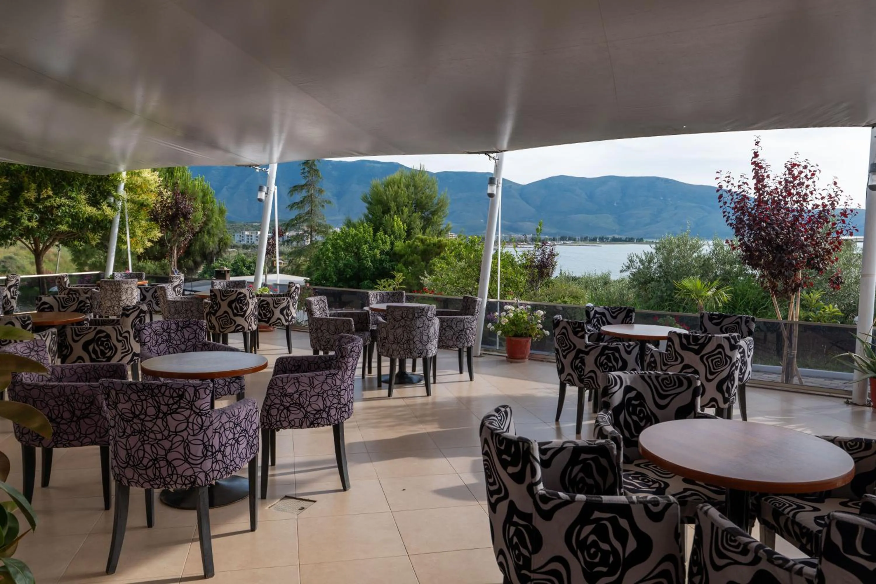 Restaurant/places to eat in Edva Resort