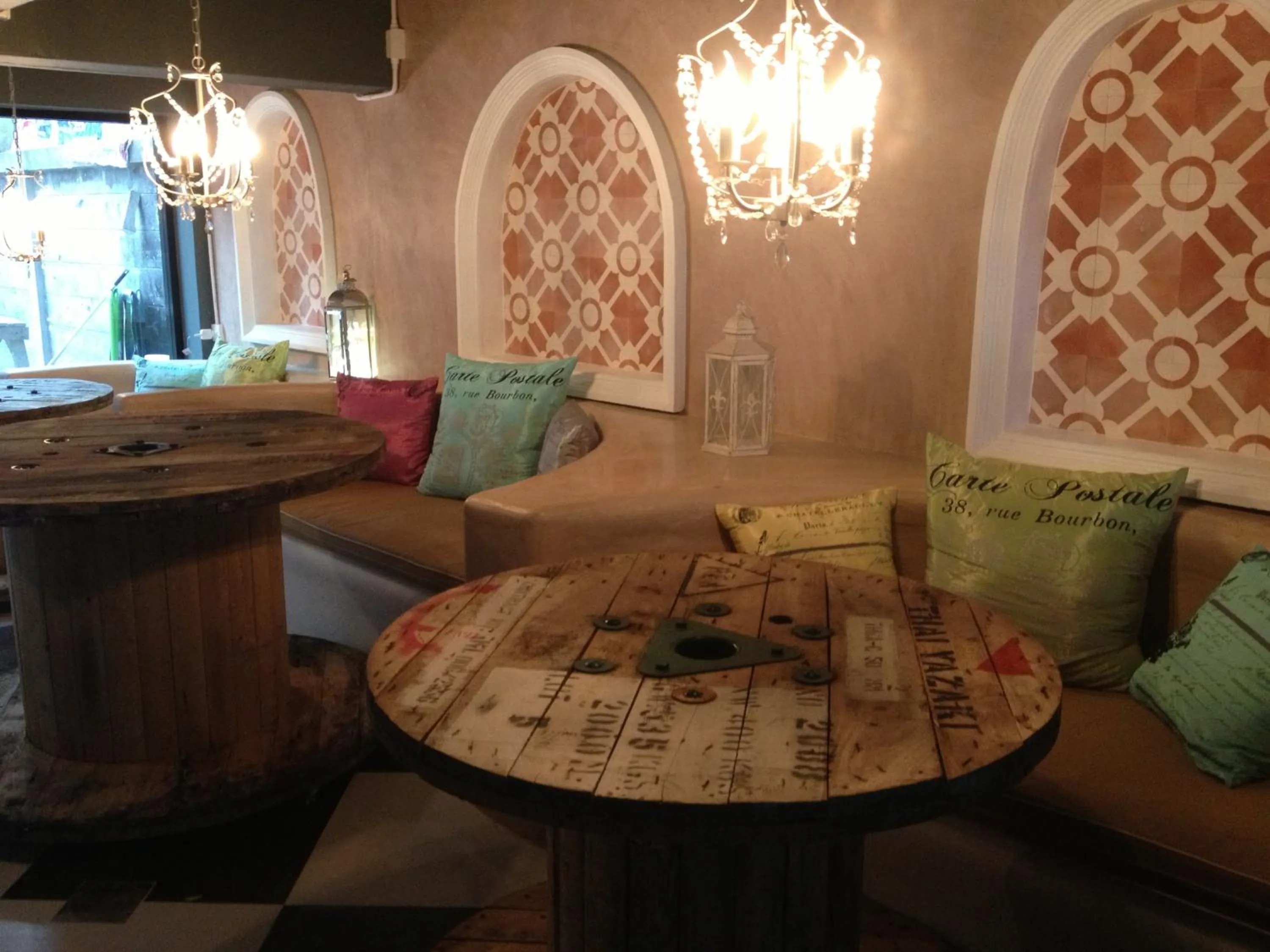 Decorative detail in De Sea Almond