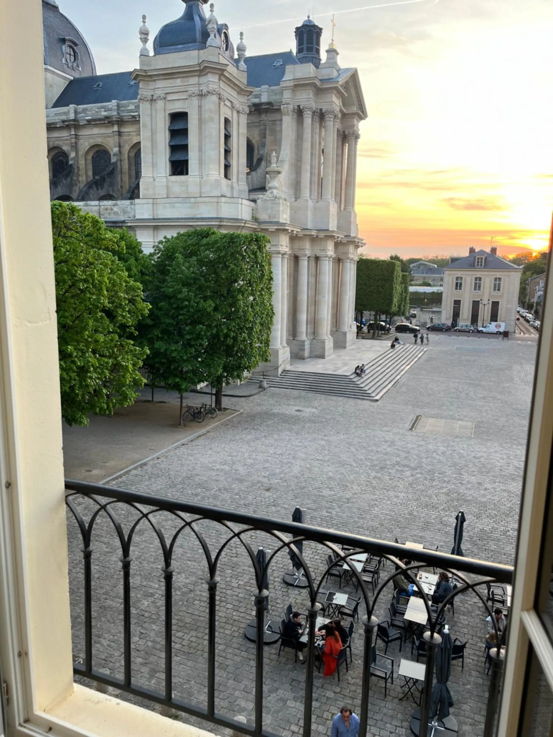 Photo of the whole room in L’ESPERANCE