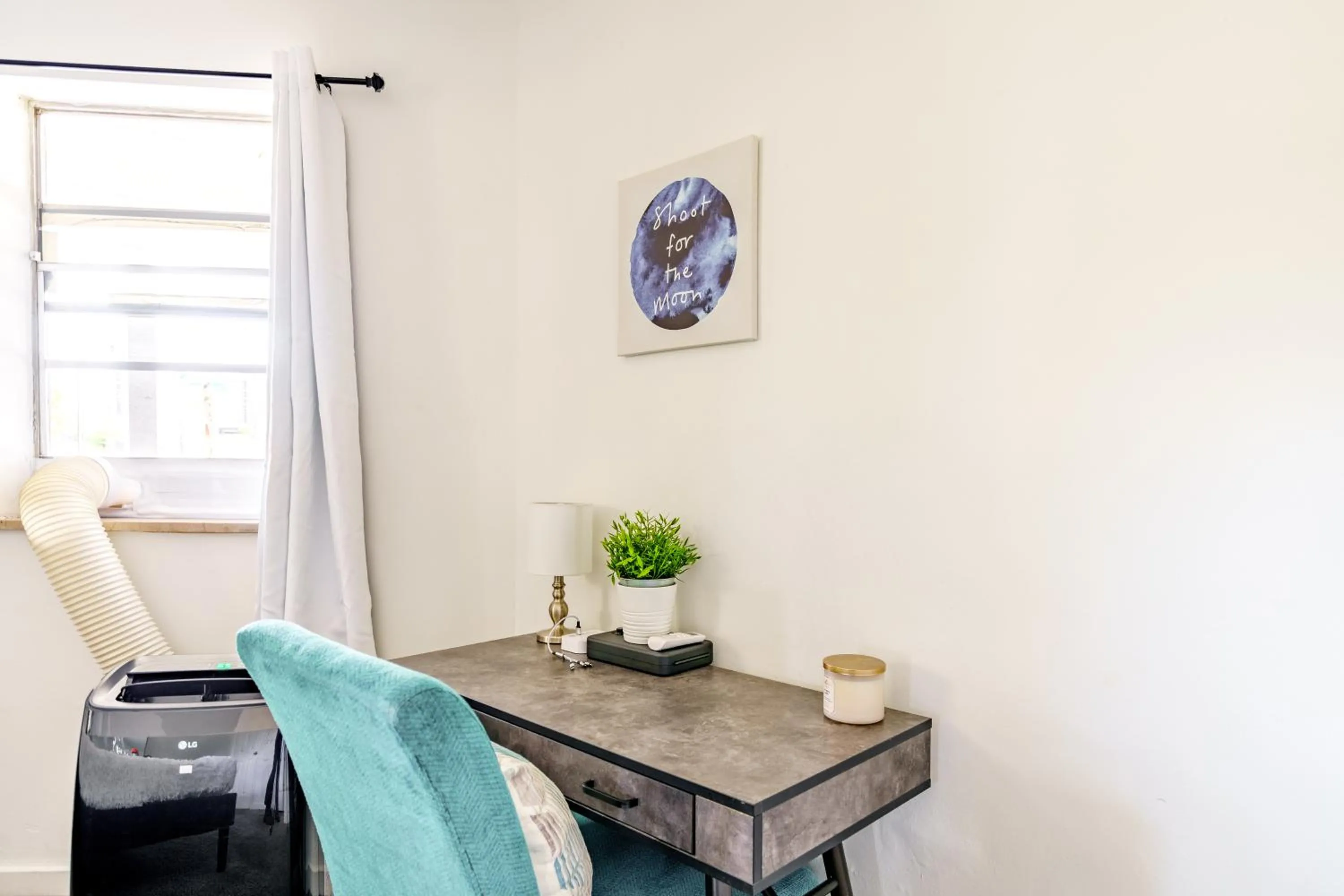 Living room in Jungle House Modern Lofts - Arena District & Short North