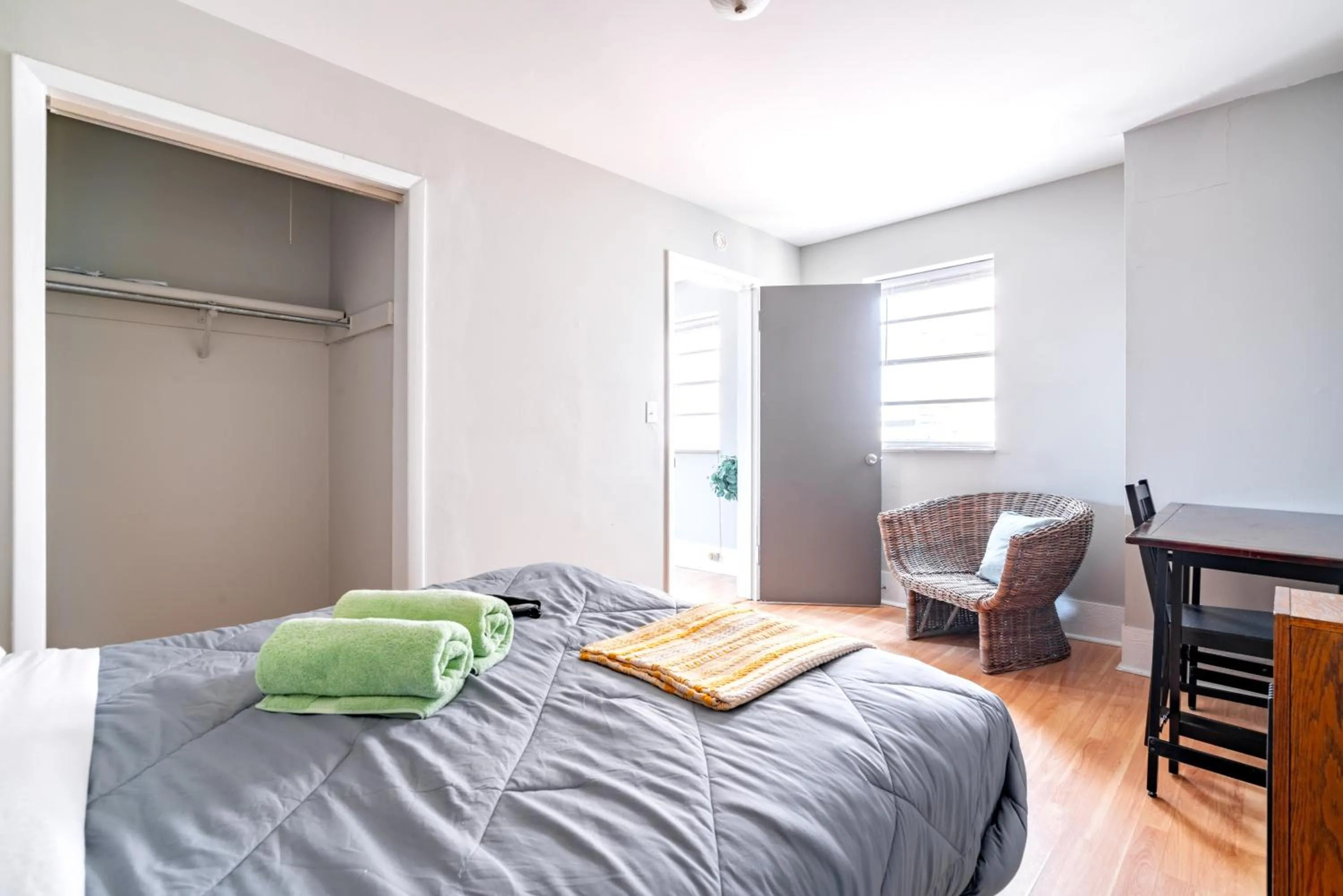 Bed in Jungle House Modern Lofts - Arena District & Short North