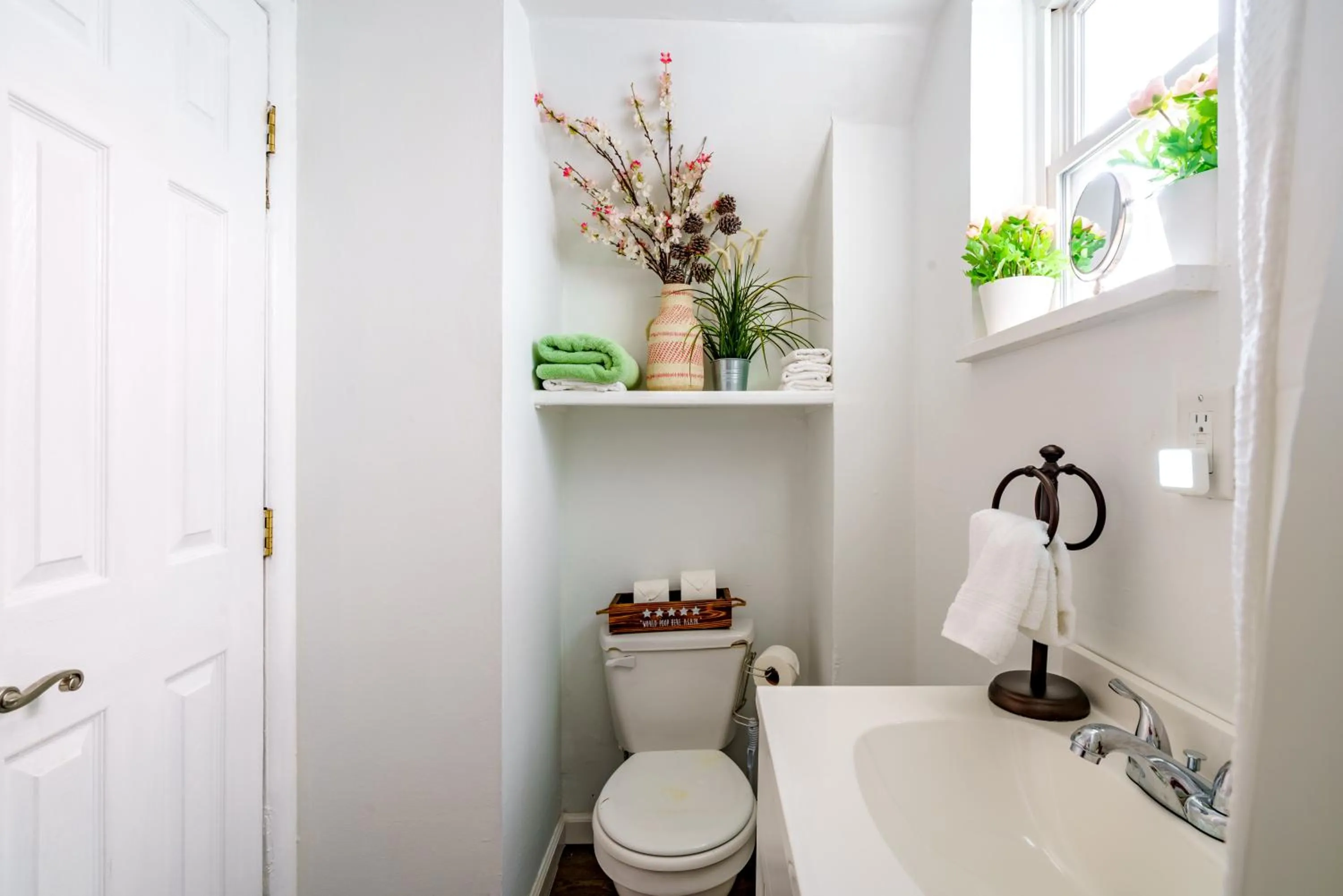 Toilet in Jungle House Modern Lofts - Arena District & Short North