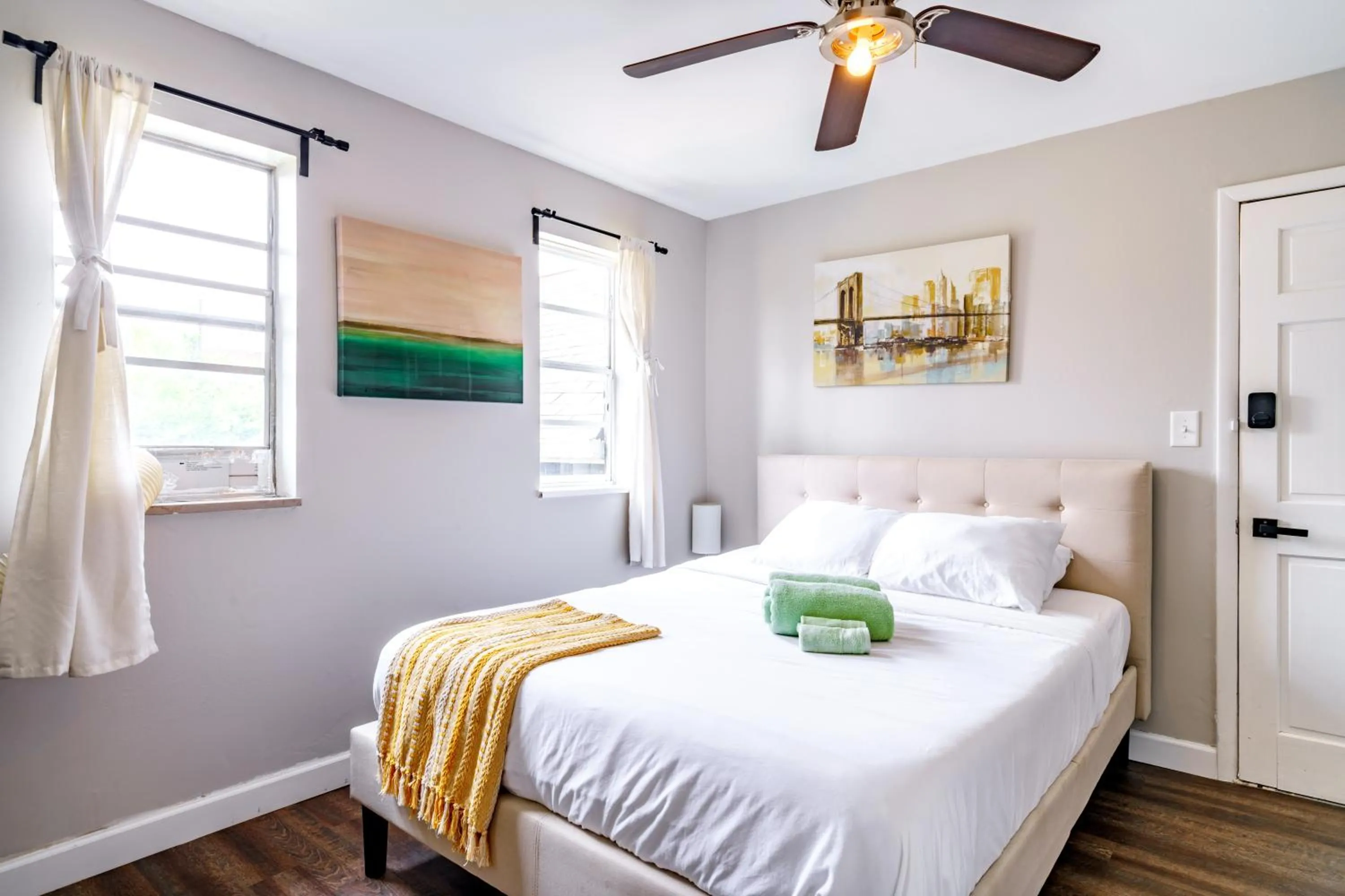 Bed in Jungle House Modern Lofts - Arena District & Short North