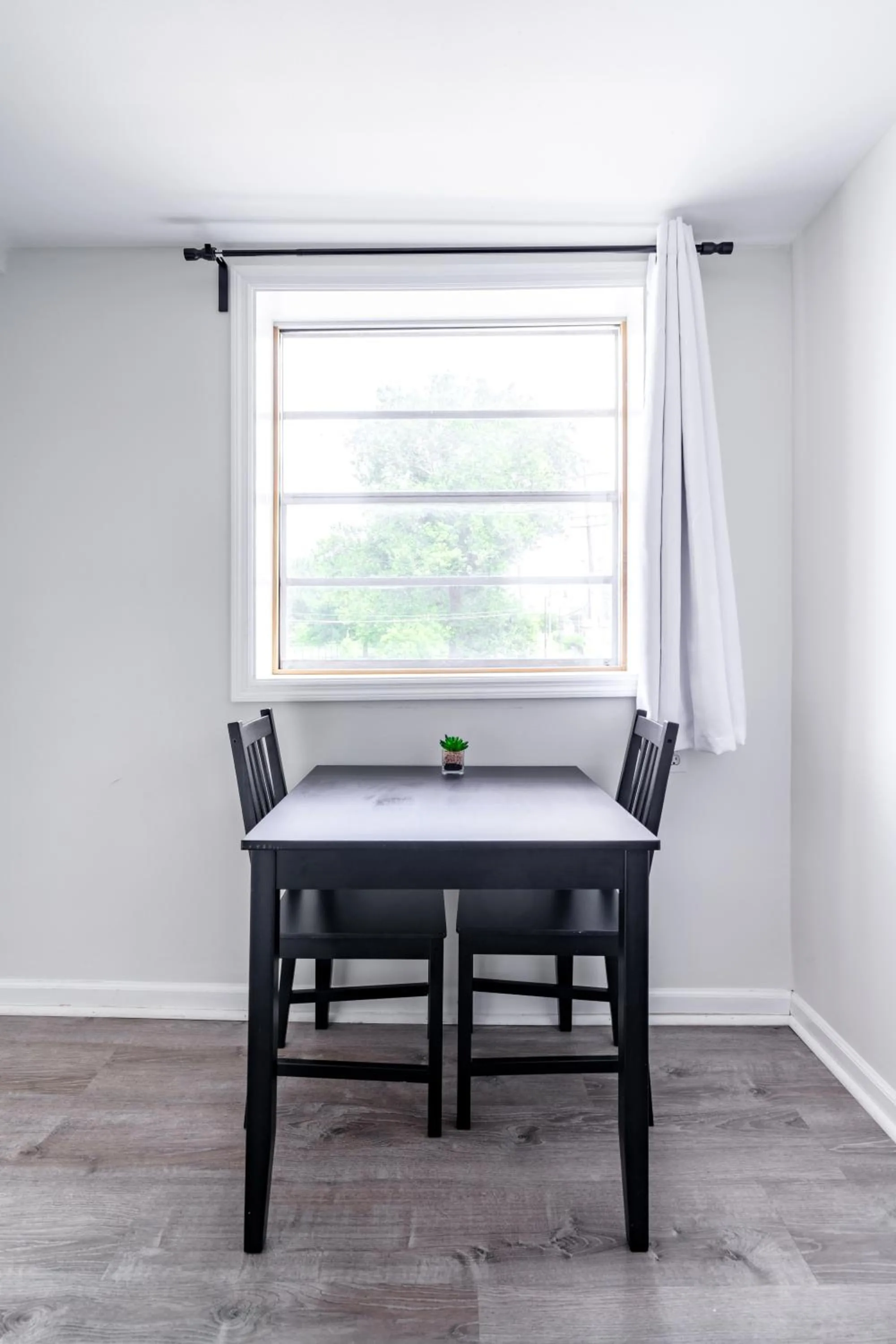 Dining area in Jungle House Modern Lofts - Arena District & Short North