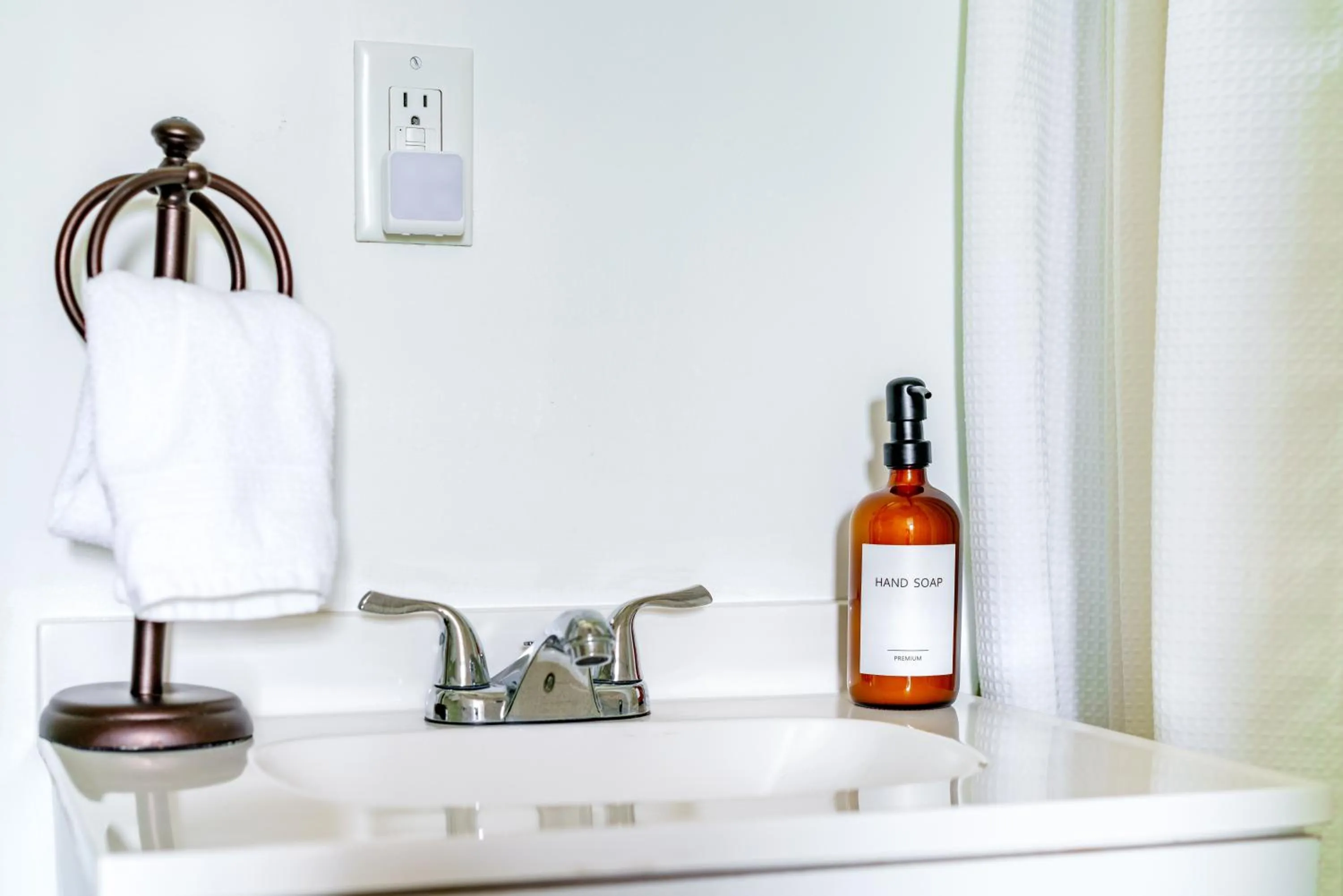 Bathroom in Jungle House Modern Lofts - Arena District & Short North