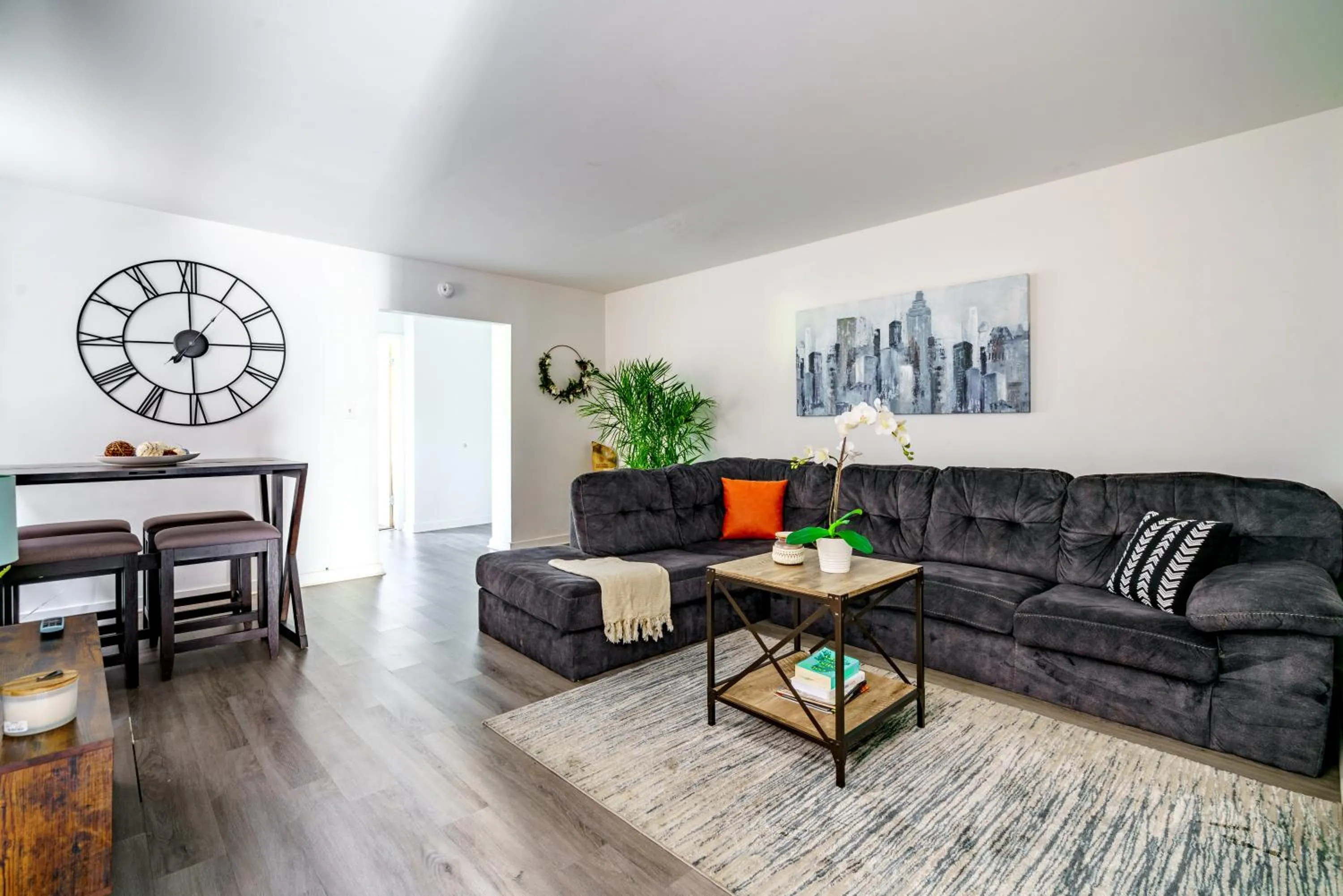 Living room in Jungle House Modern Lofts - Arena District & Short North