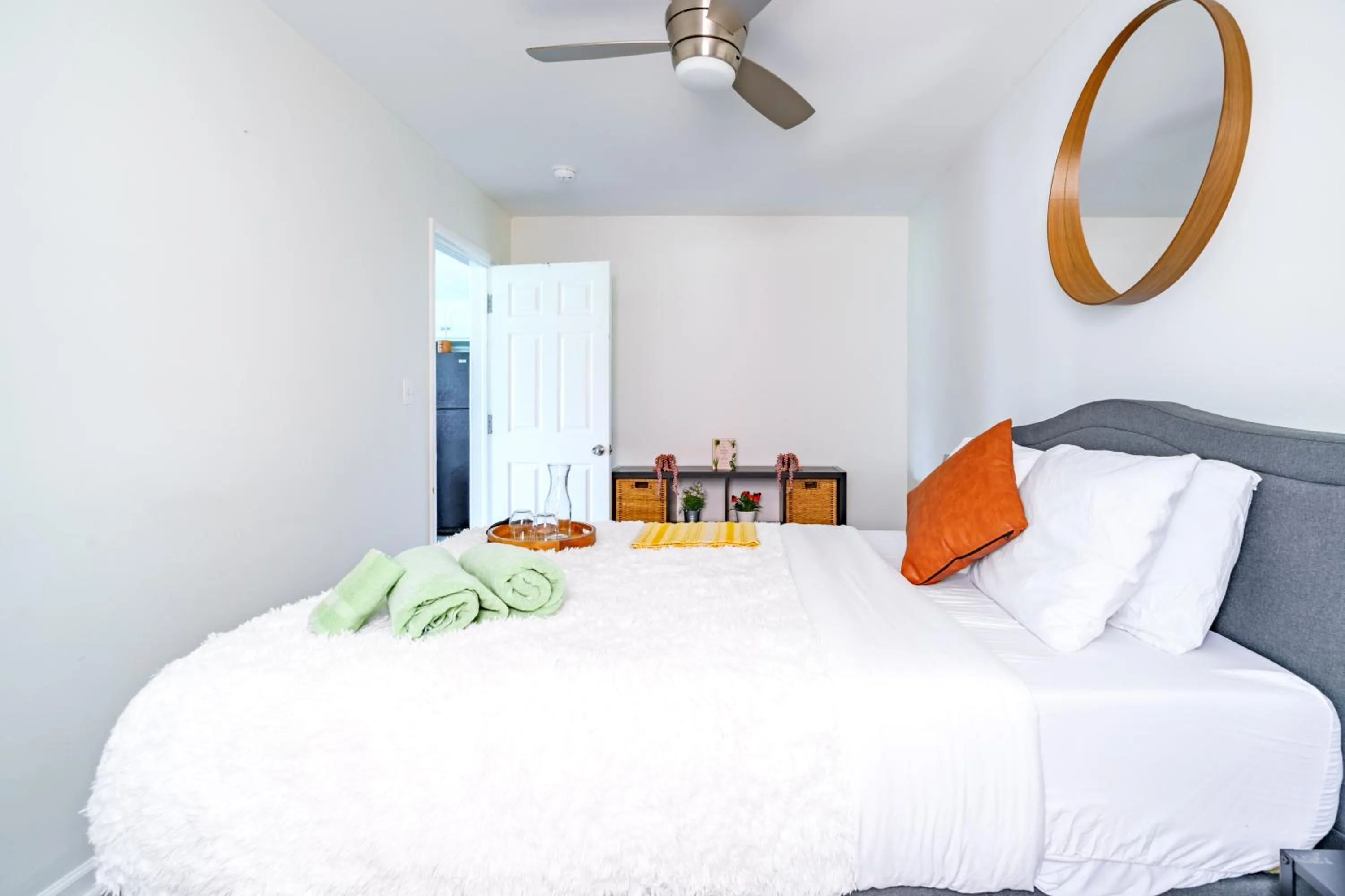 Bed in Jungle House Modern Lofts - Arena District & Short North