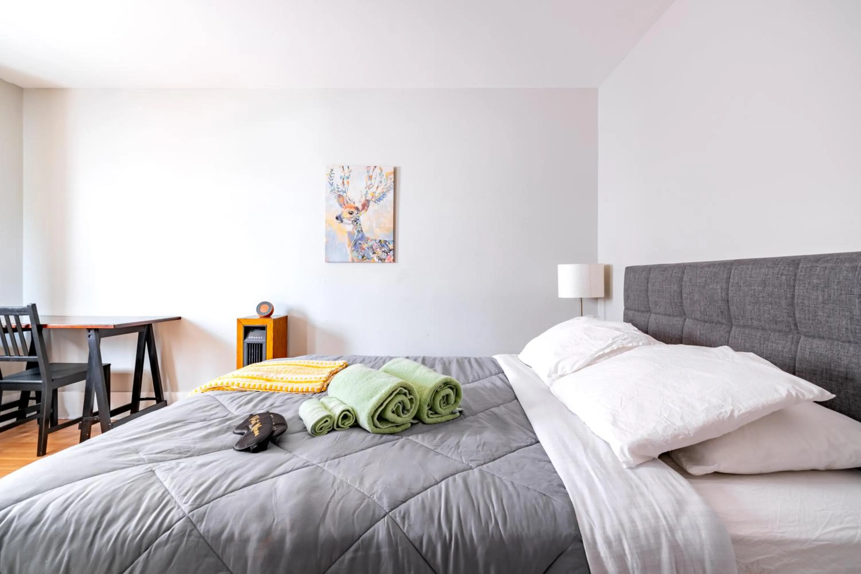 Bed in Jungle House Modern Lofts - Arena District & Short North