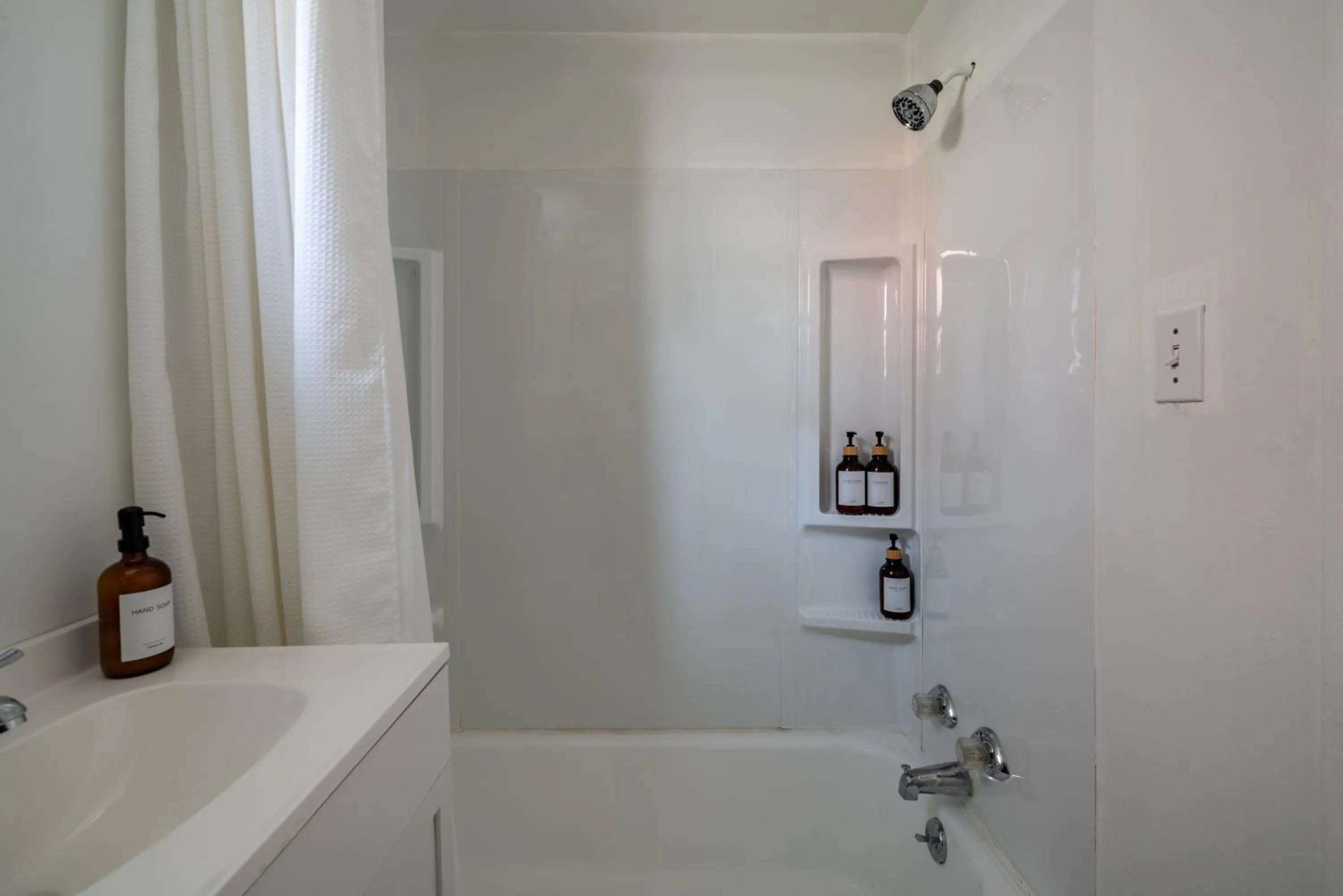 Shower in Jungle House Modern Lofts - Arena District & Short North
