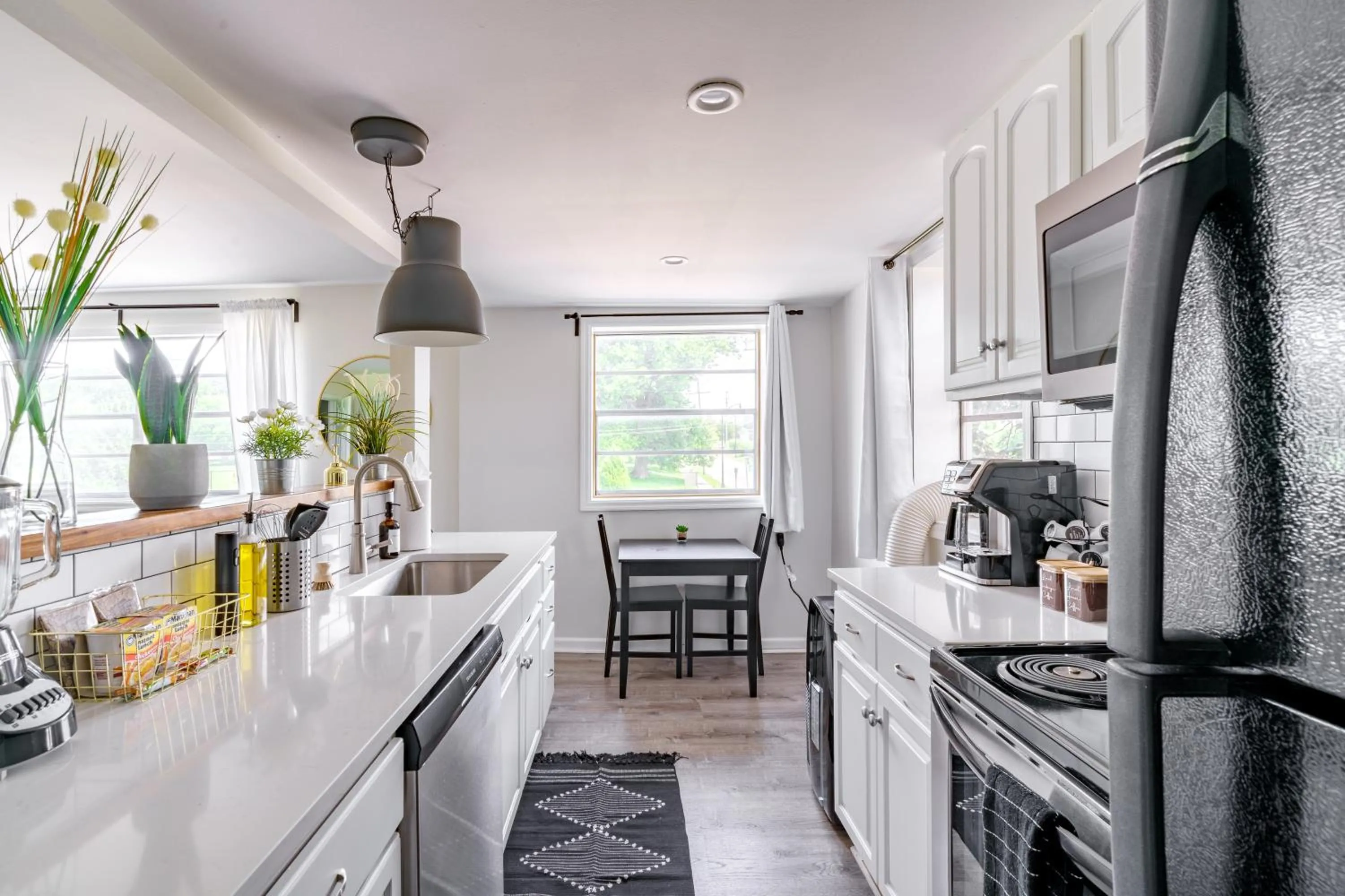 Kitchen or kitchenette in Jungle House Modern Lofts - Arena District & Short North