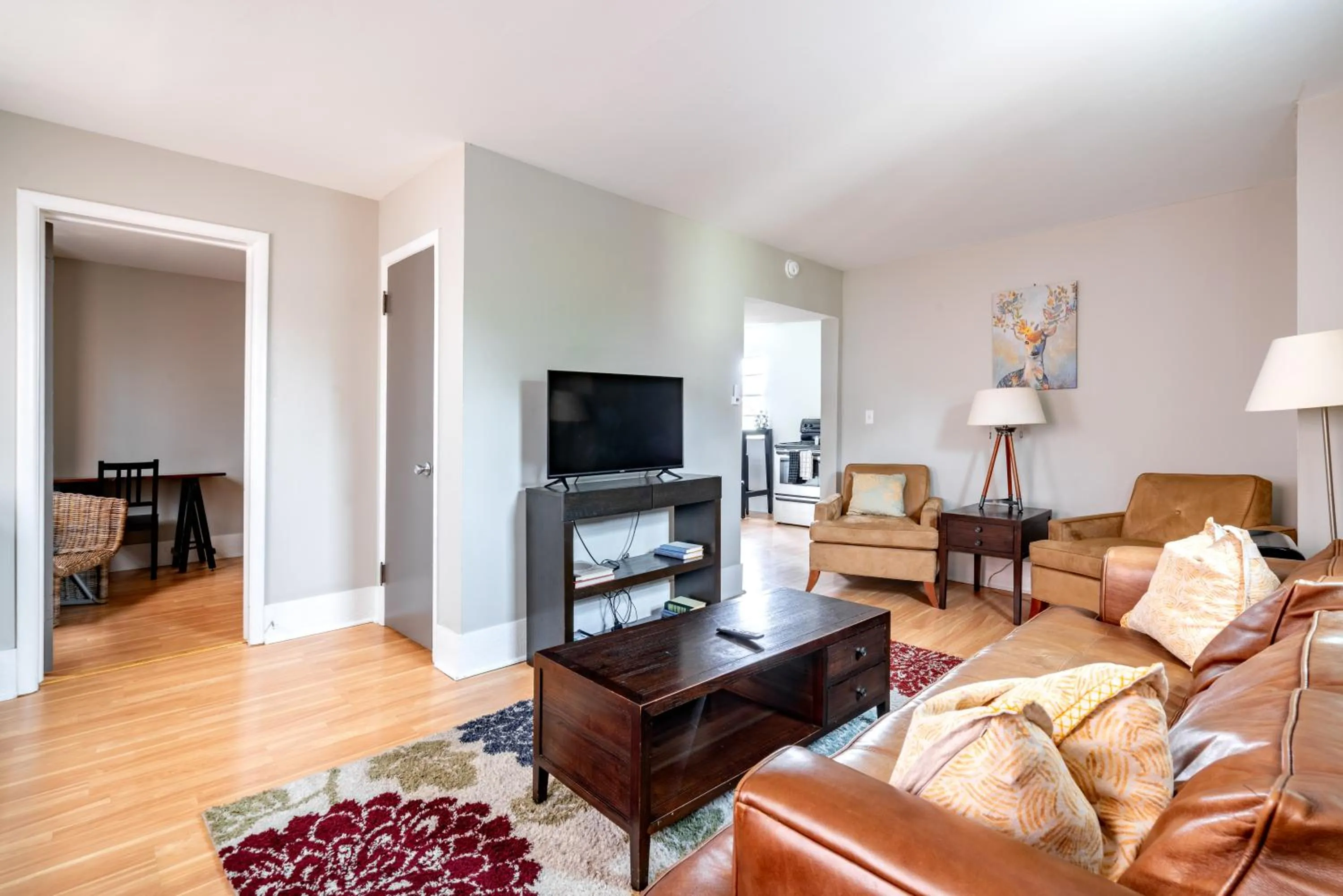 Communal lounge/ TV room in Jungle House Modern Lofts - Arena District & Short North