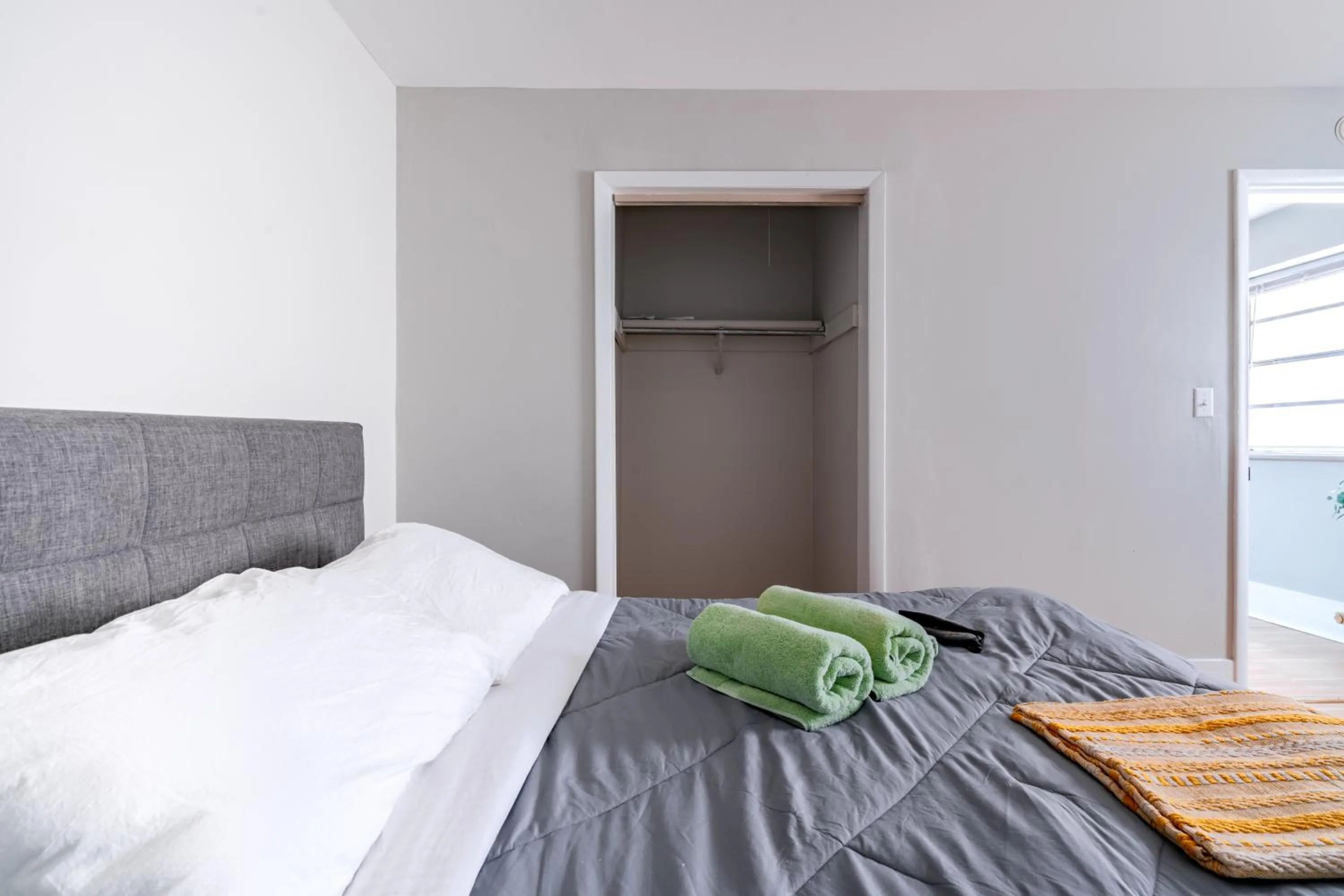 Bed in Jungle House Modern Lofts - Arena District & Short North