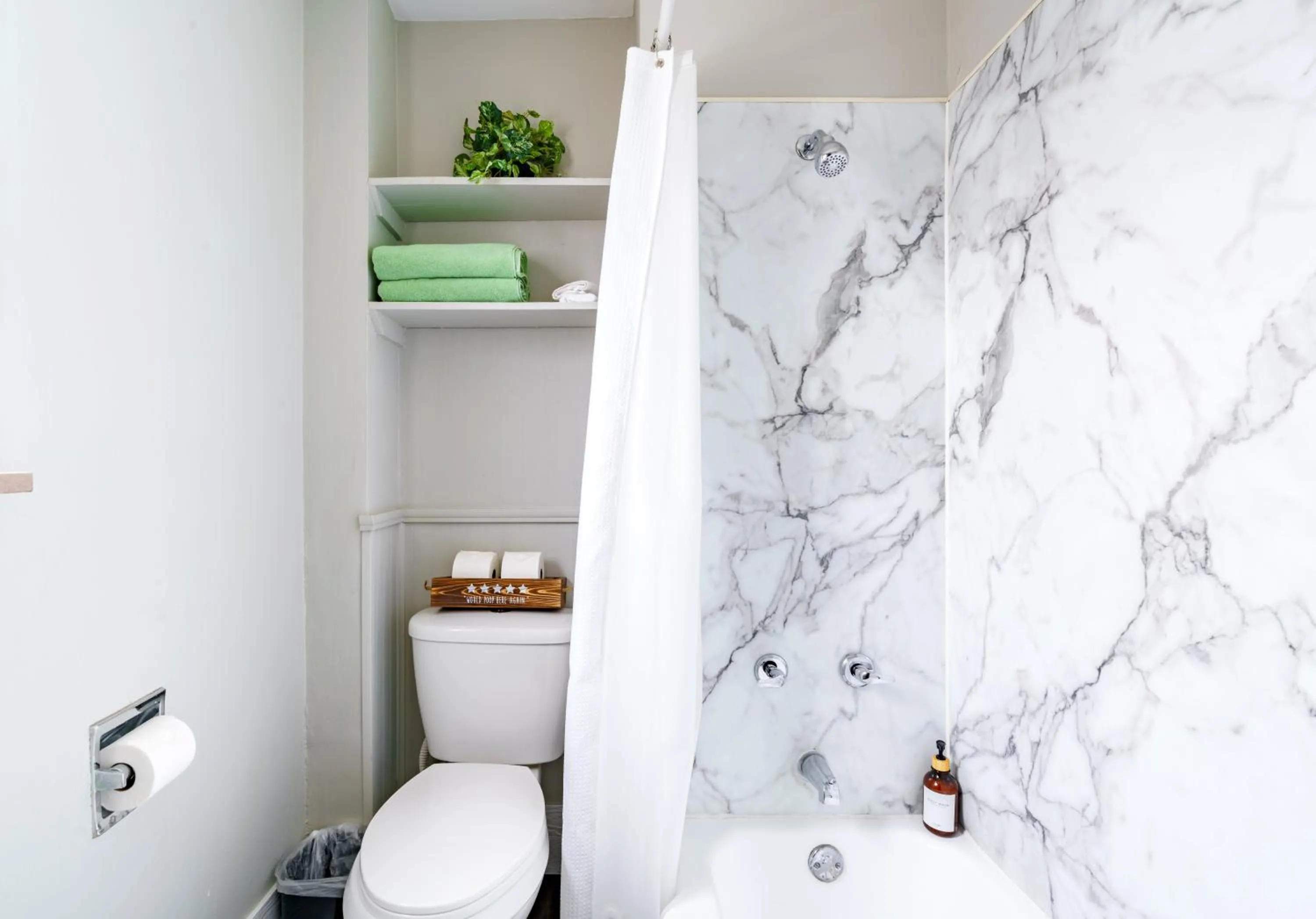 Shower in Jungle House Modern Lofts - Arena District & Short North
