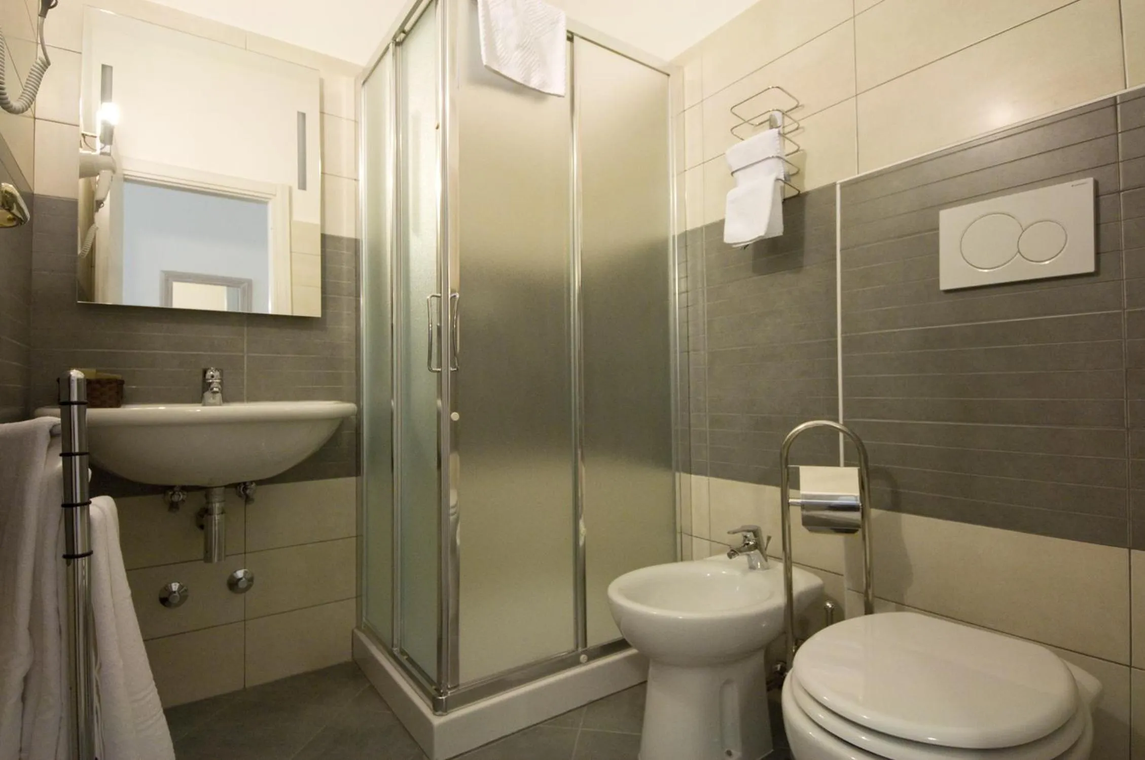 Bathroom in Atlantis Inn Roma