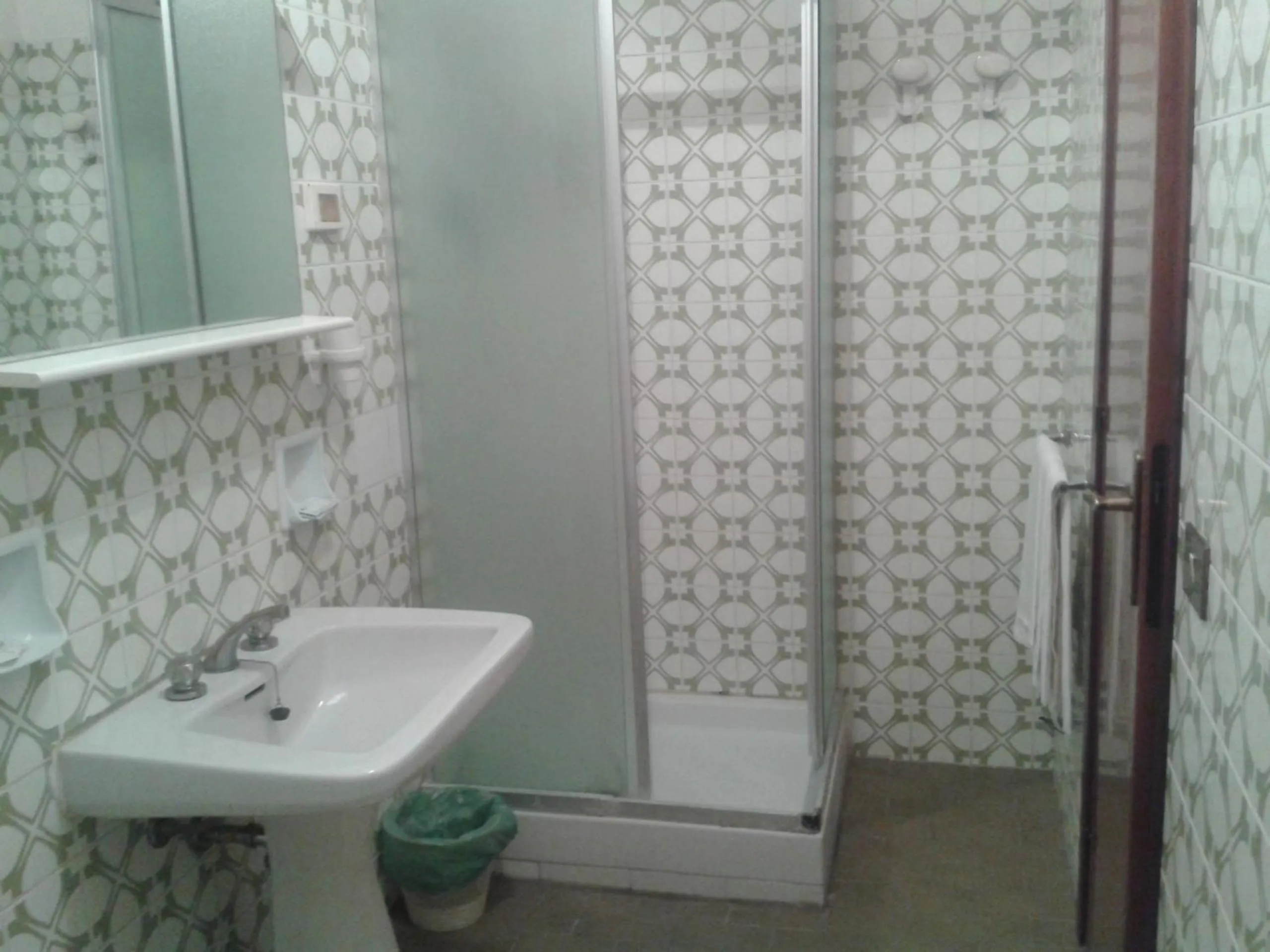 Shower in Albergo Tenda Verde