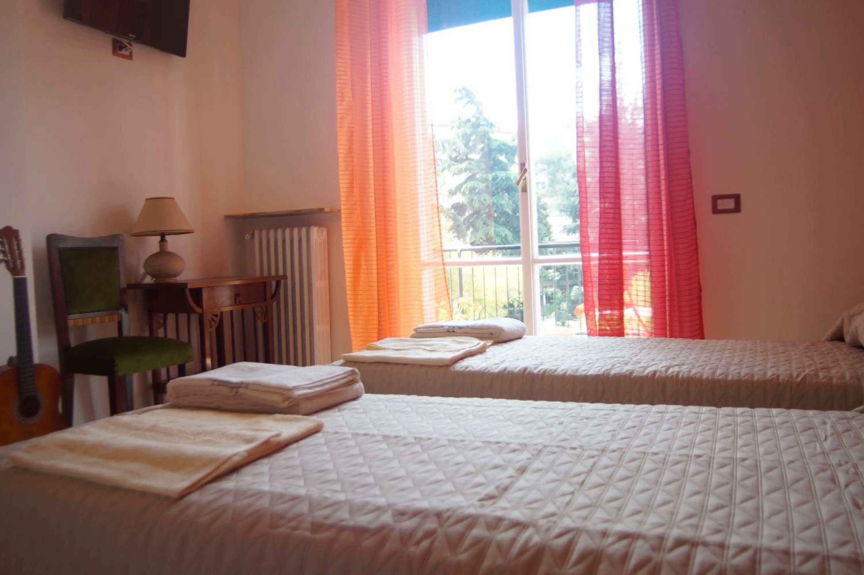 Photo of the whole room, Bed in B&B Bibliotechina