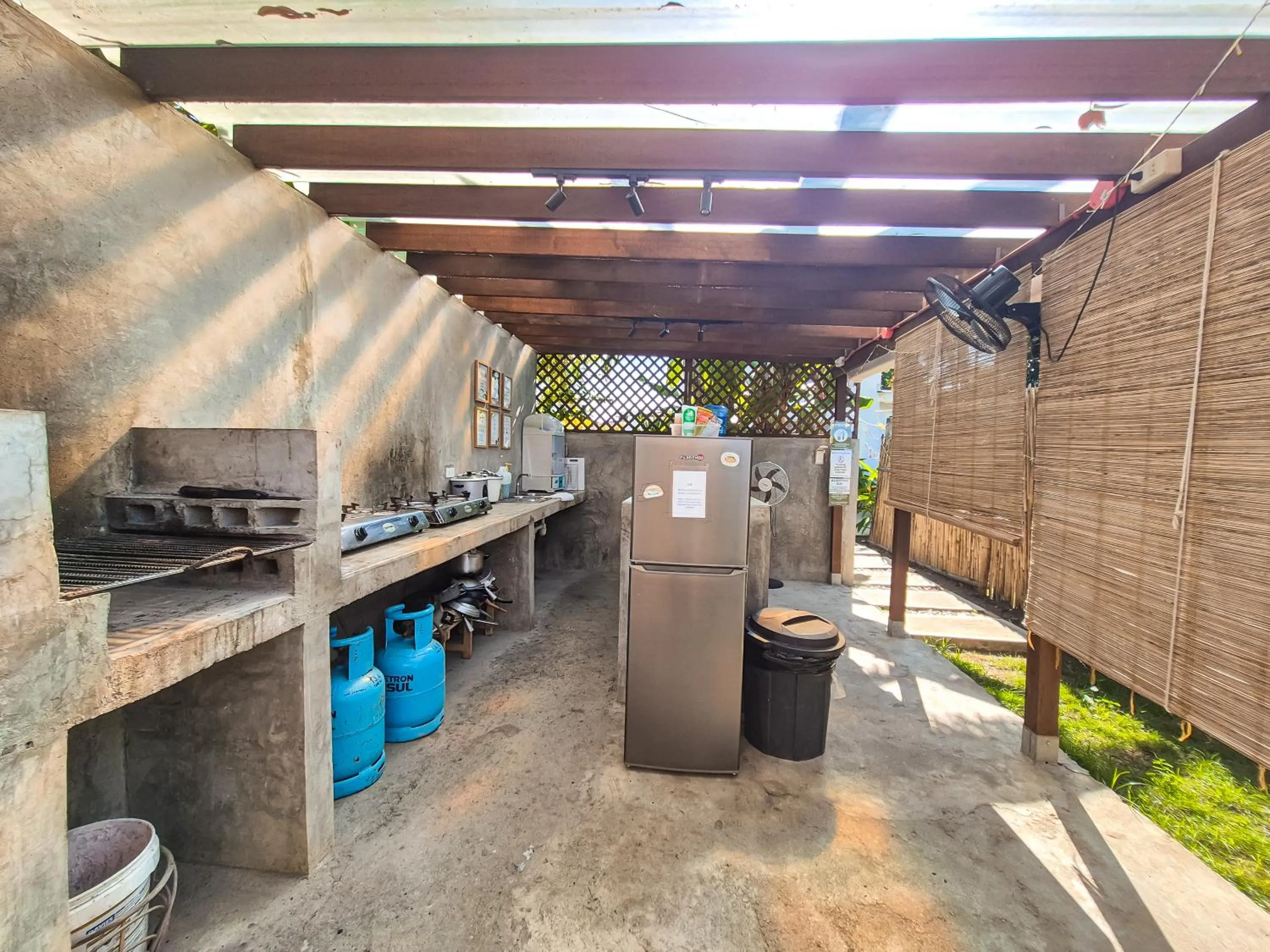 Communal kitchen in 148 Guesthouse and Resort