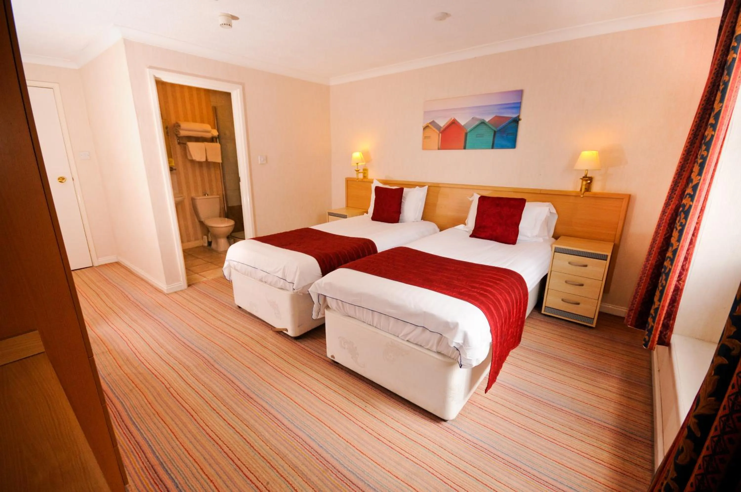 Bed in Denewood Hotel