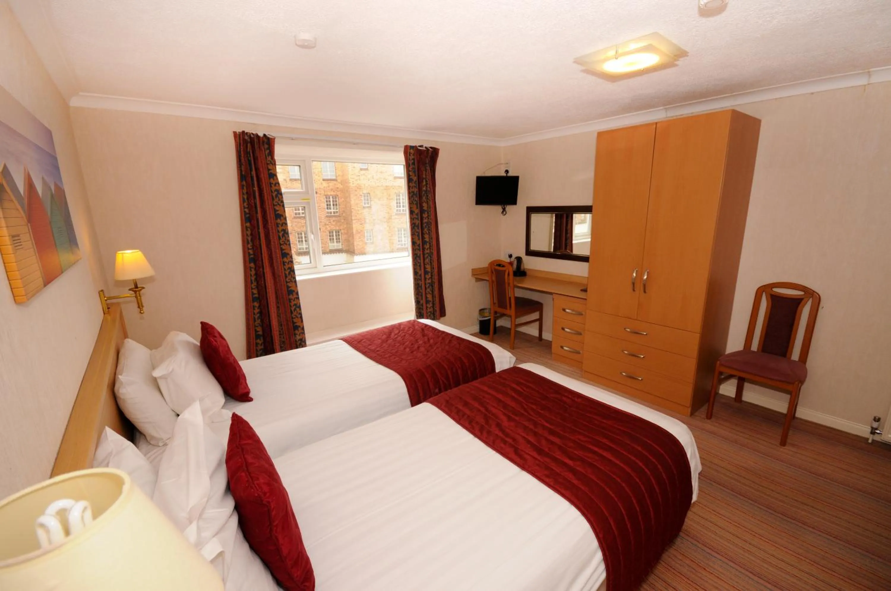 Photo of the whole room, Bed in Denewood Hotel