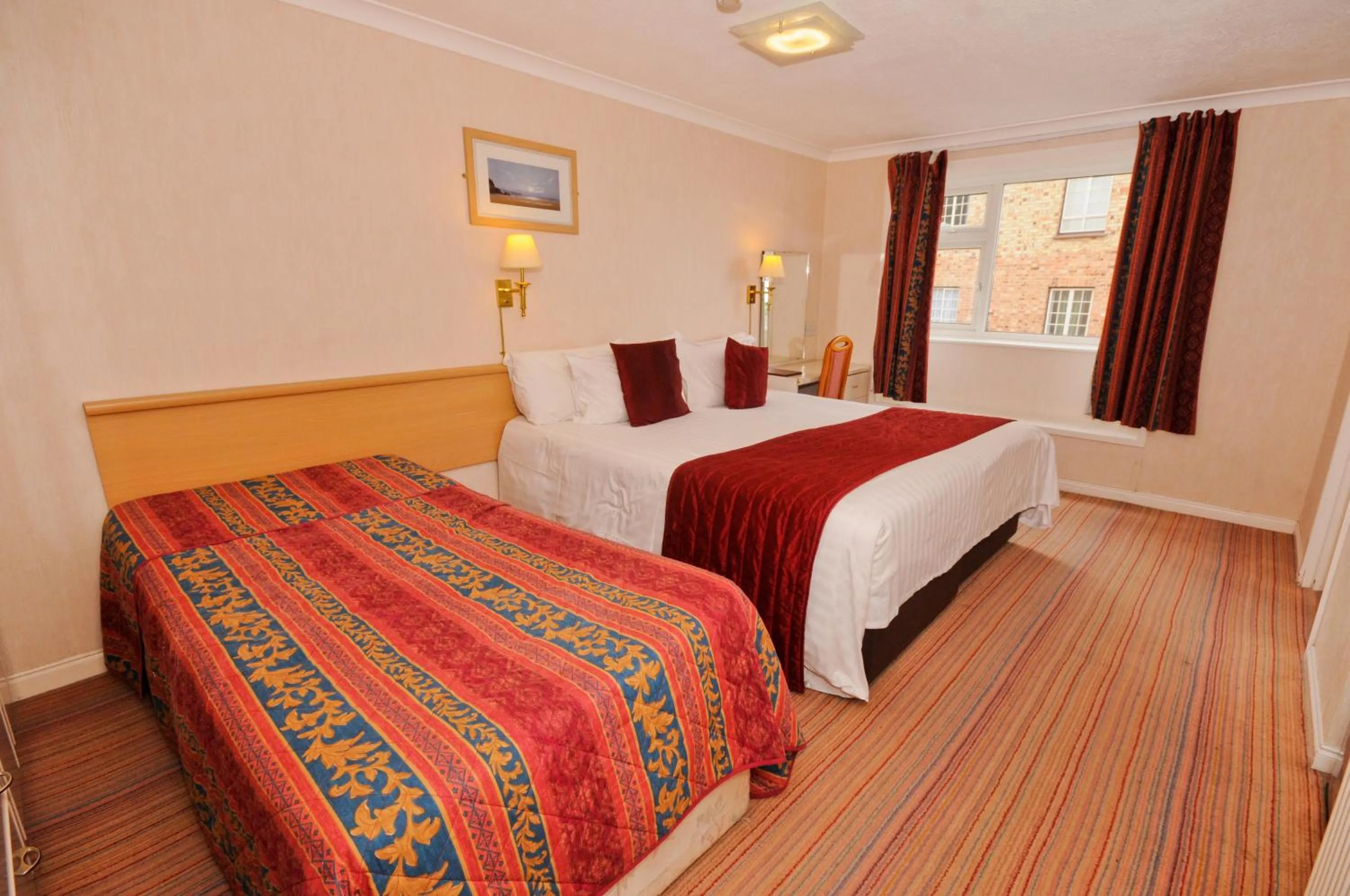 Bed in Denewood Hotel