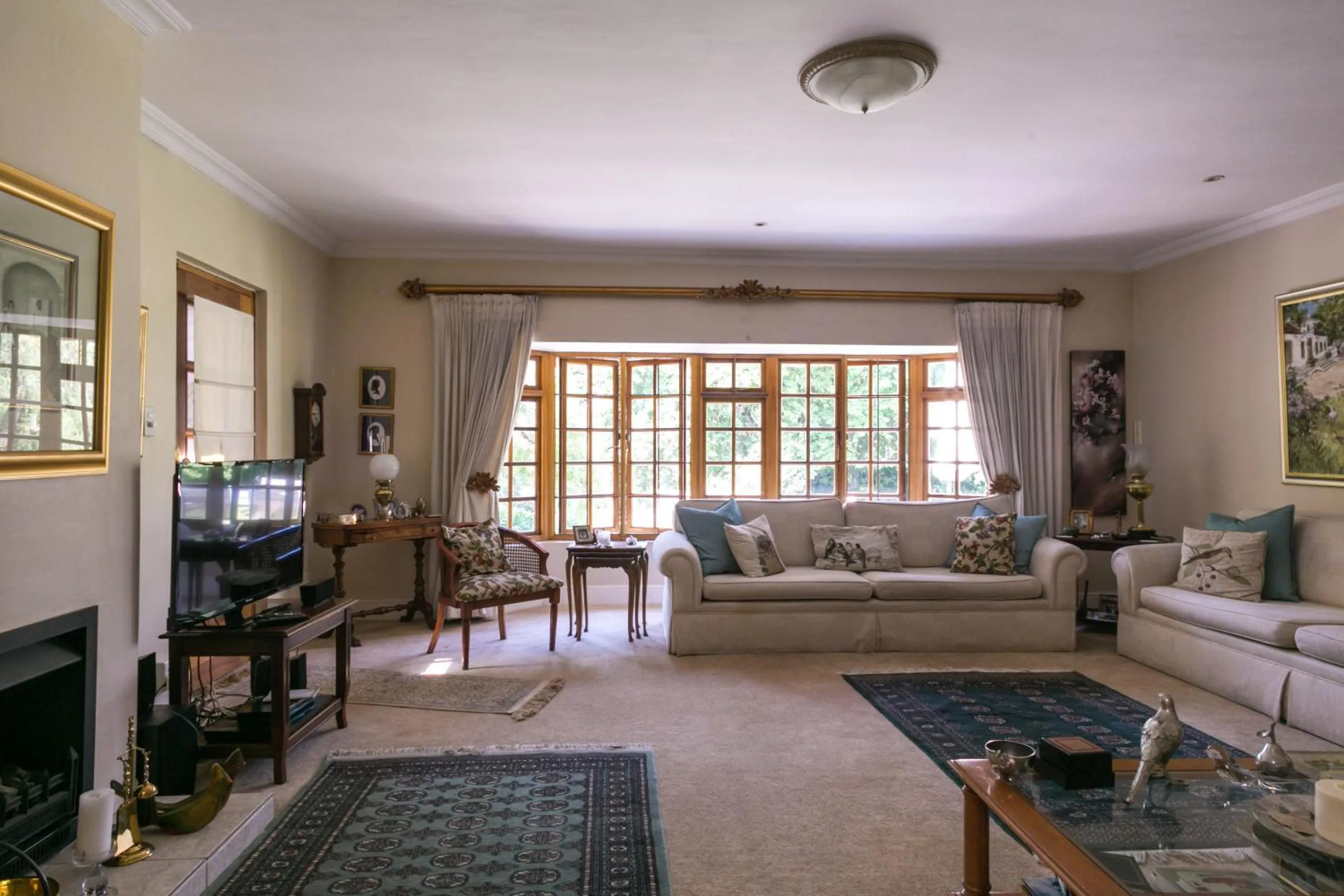 Communal lounge/ TV room in Grace Guest House