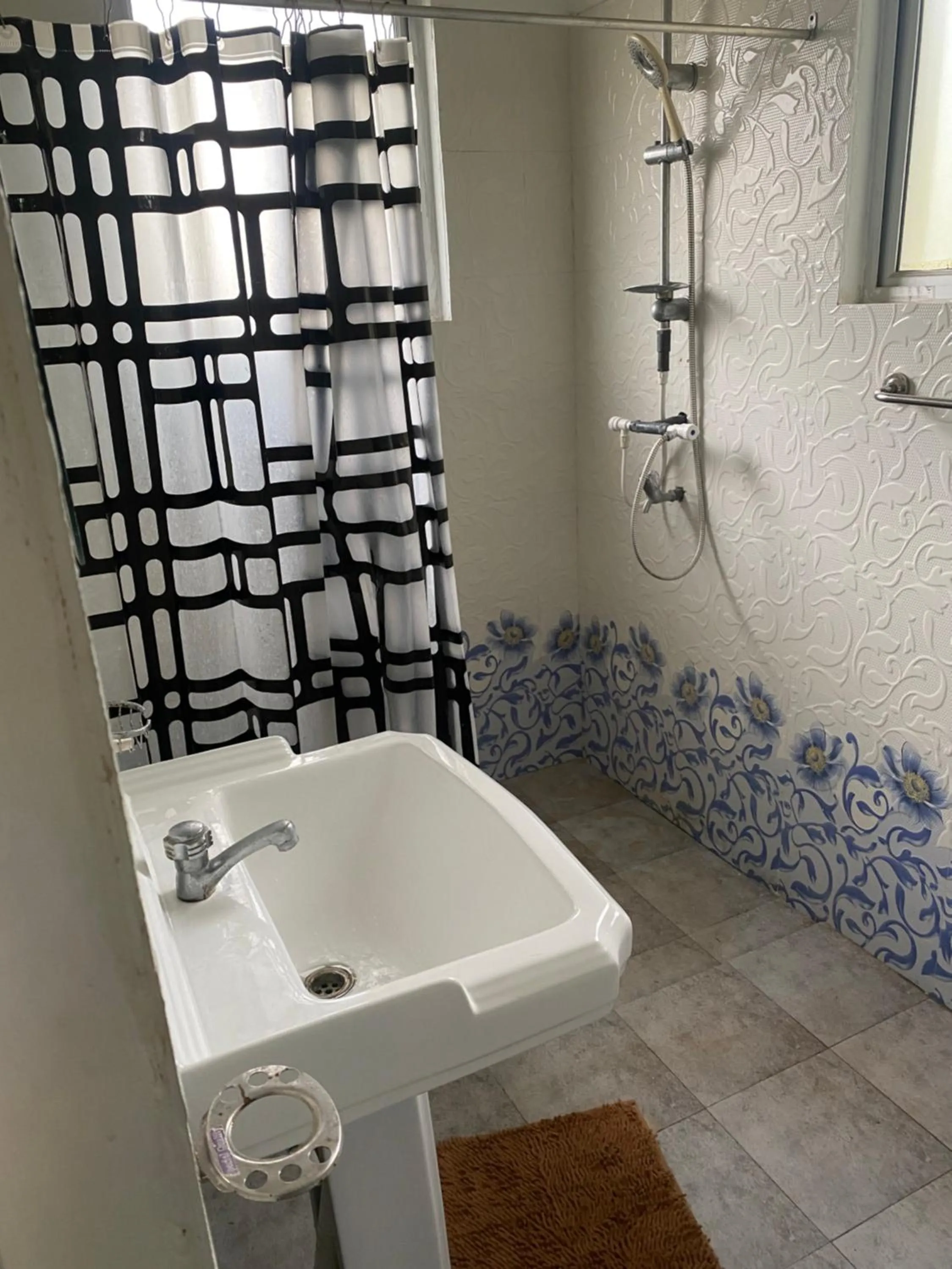 Property building in Island Breeze Inn