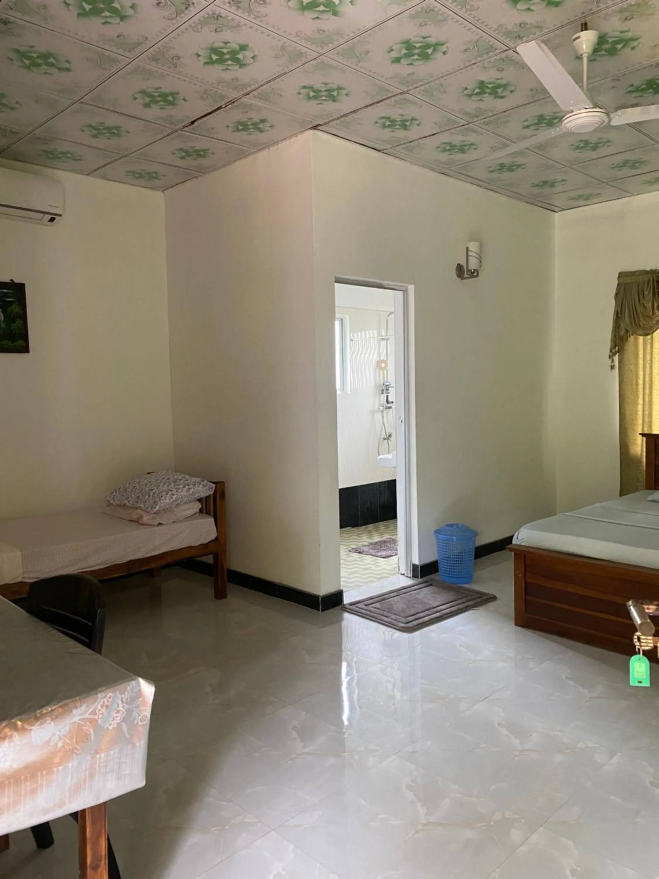 Bed in Island Breeze Inn