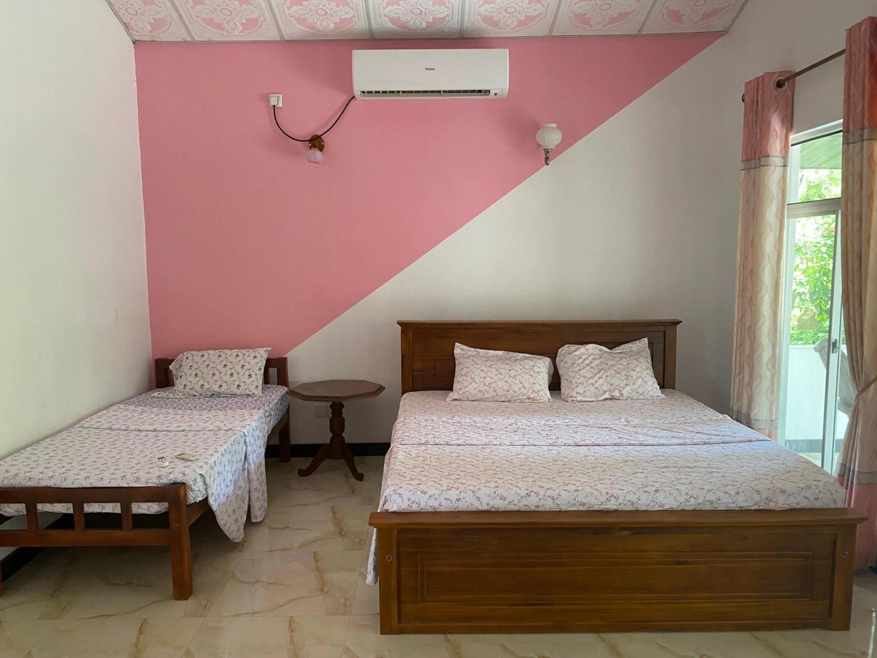 Bed in Island Breeze Inn