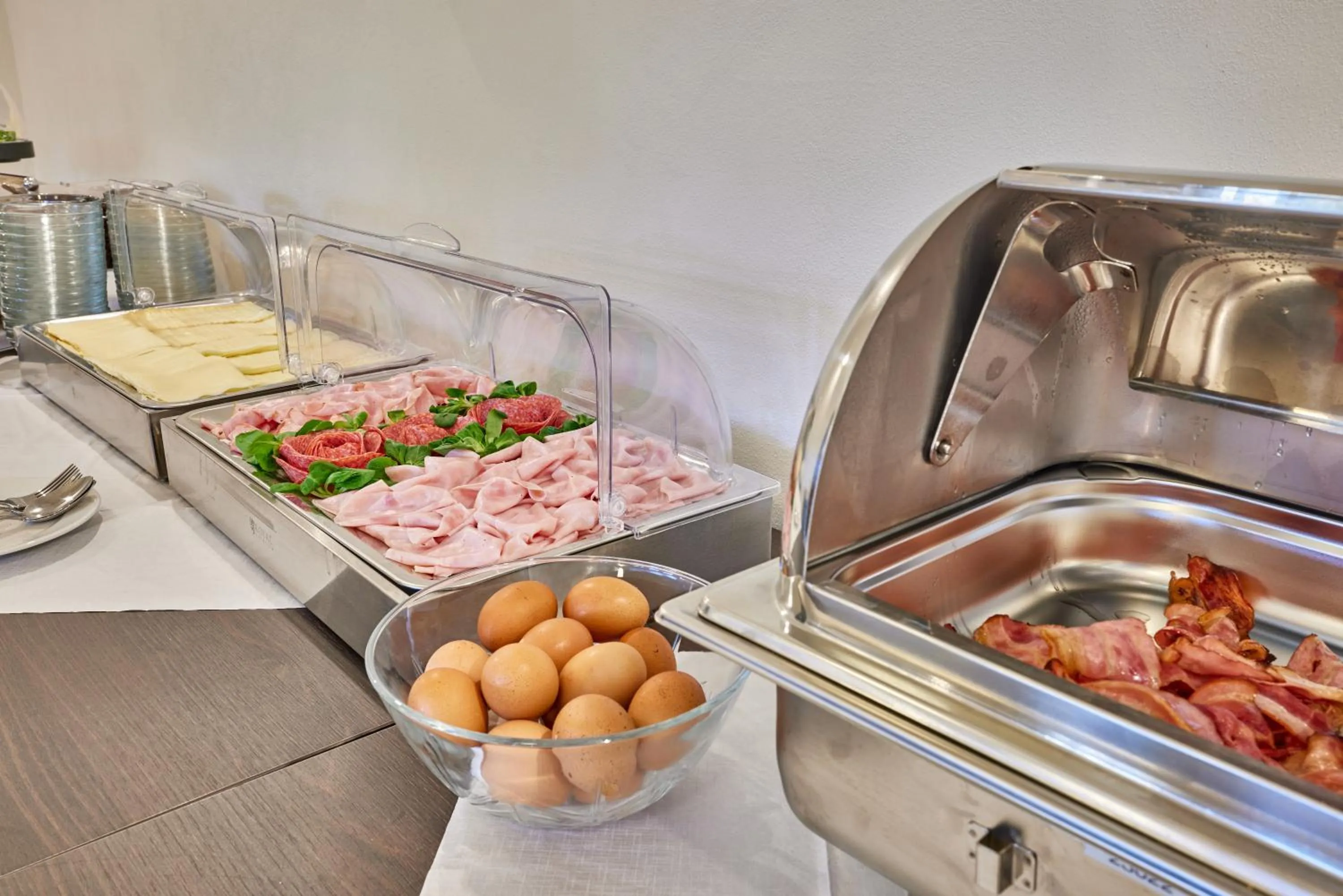 Buffet breakfast in Hotel Auri