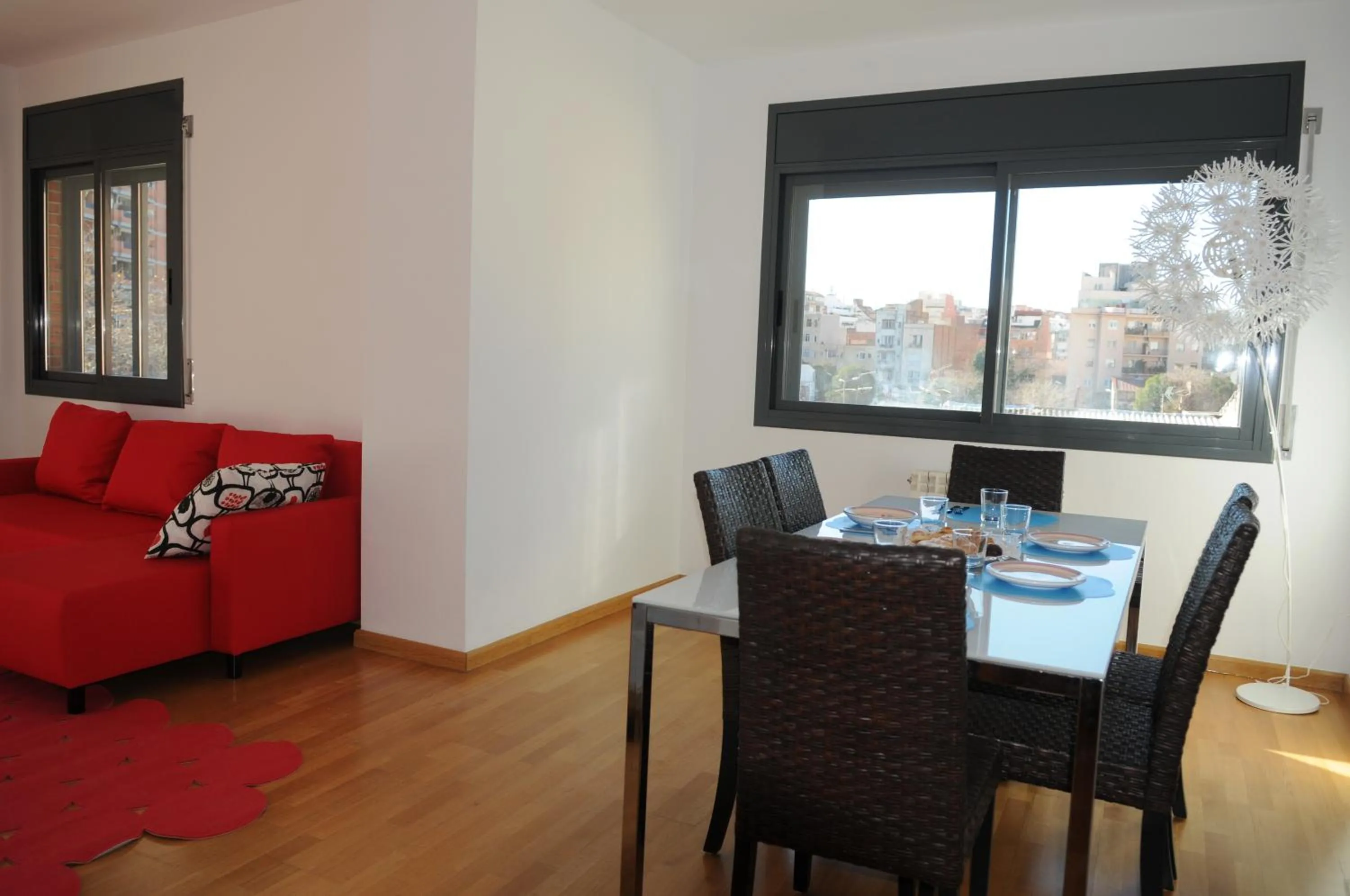 Dining area in New & Sunny Apartment