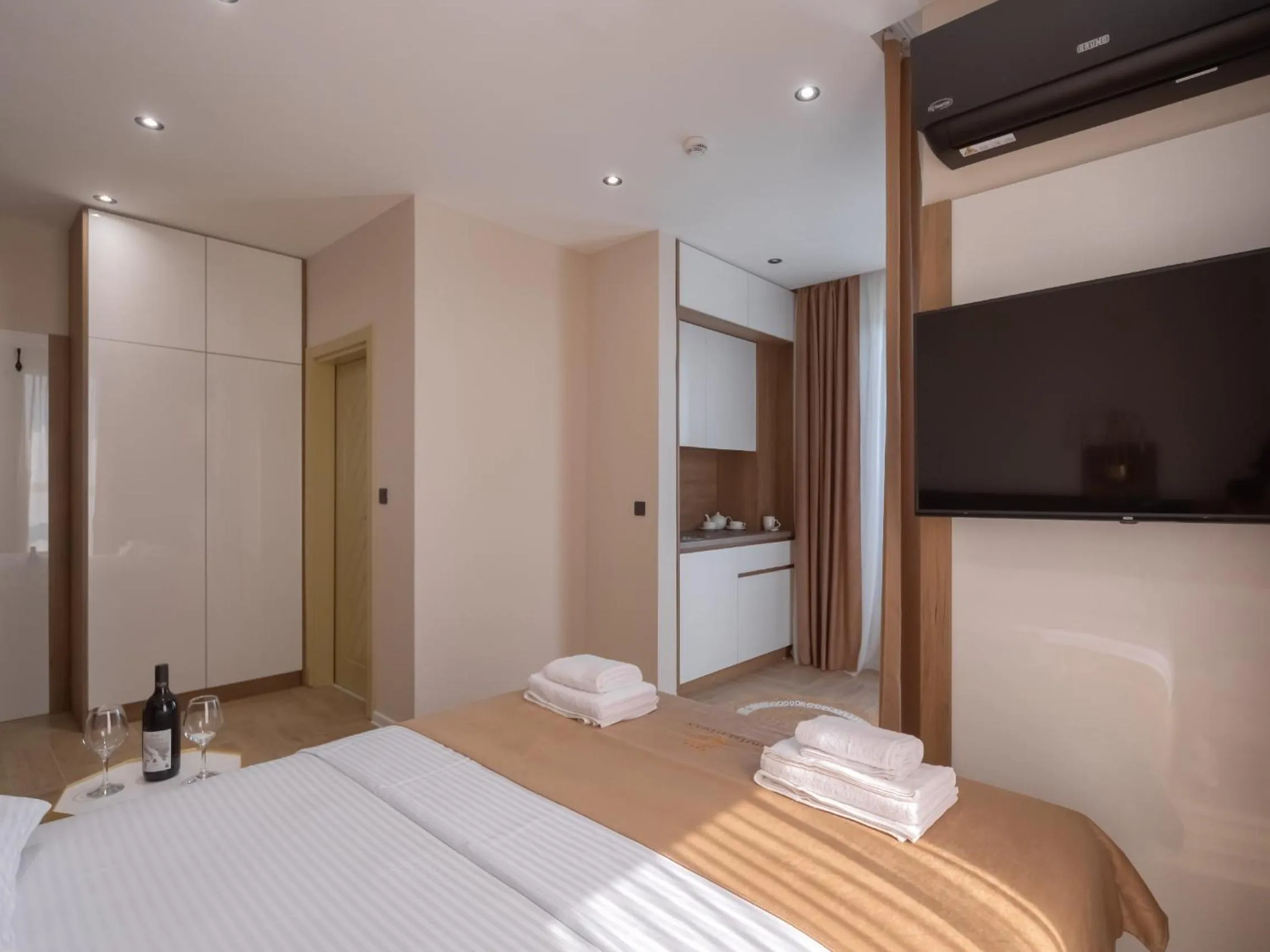 TV and multimedia in Hotel Diman