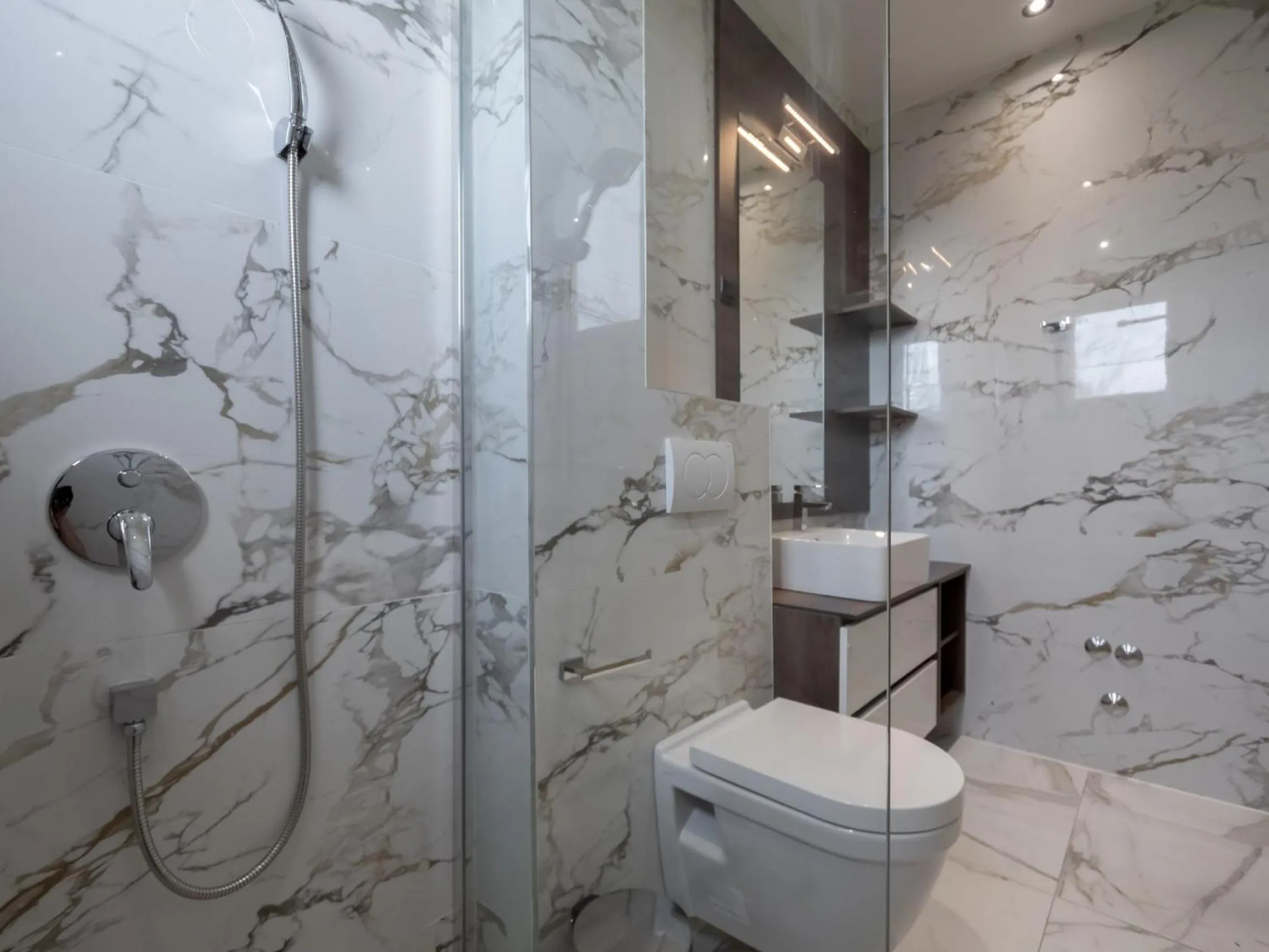 Shower in Hotel Diman