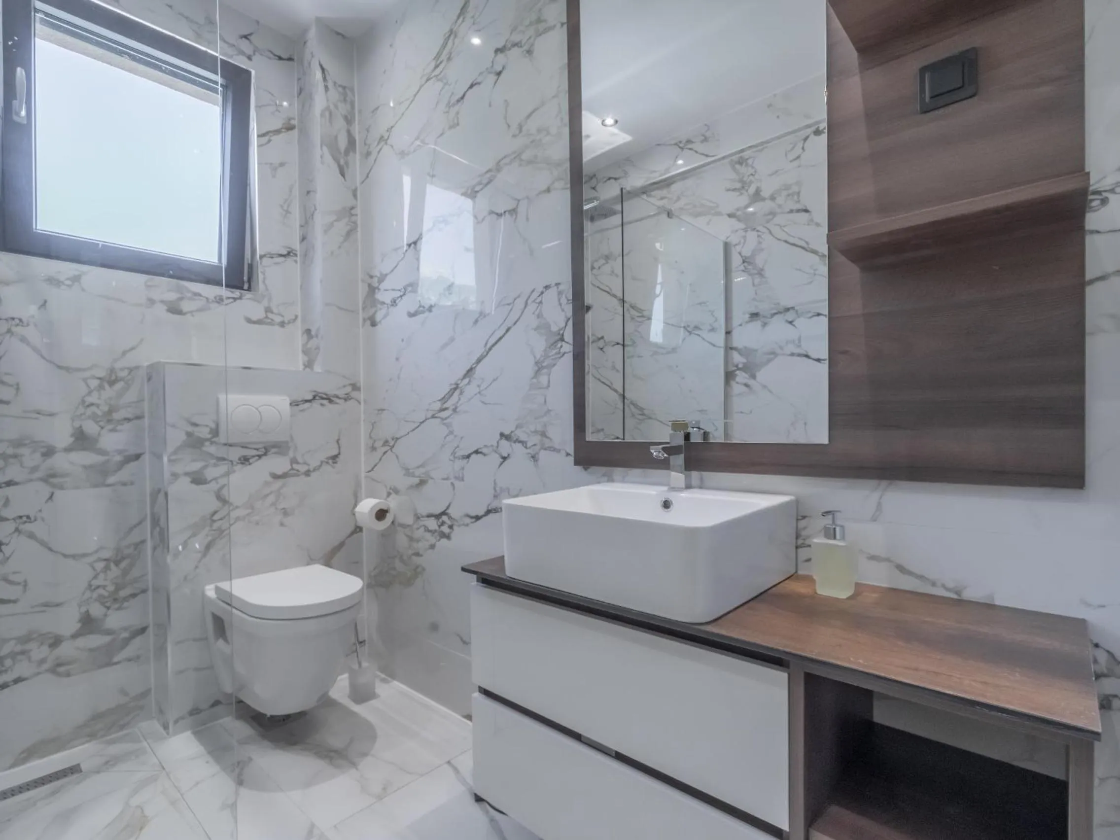 Shower in Hotel Diman