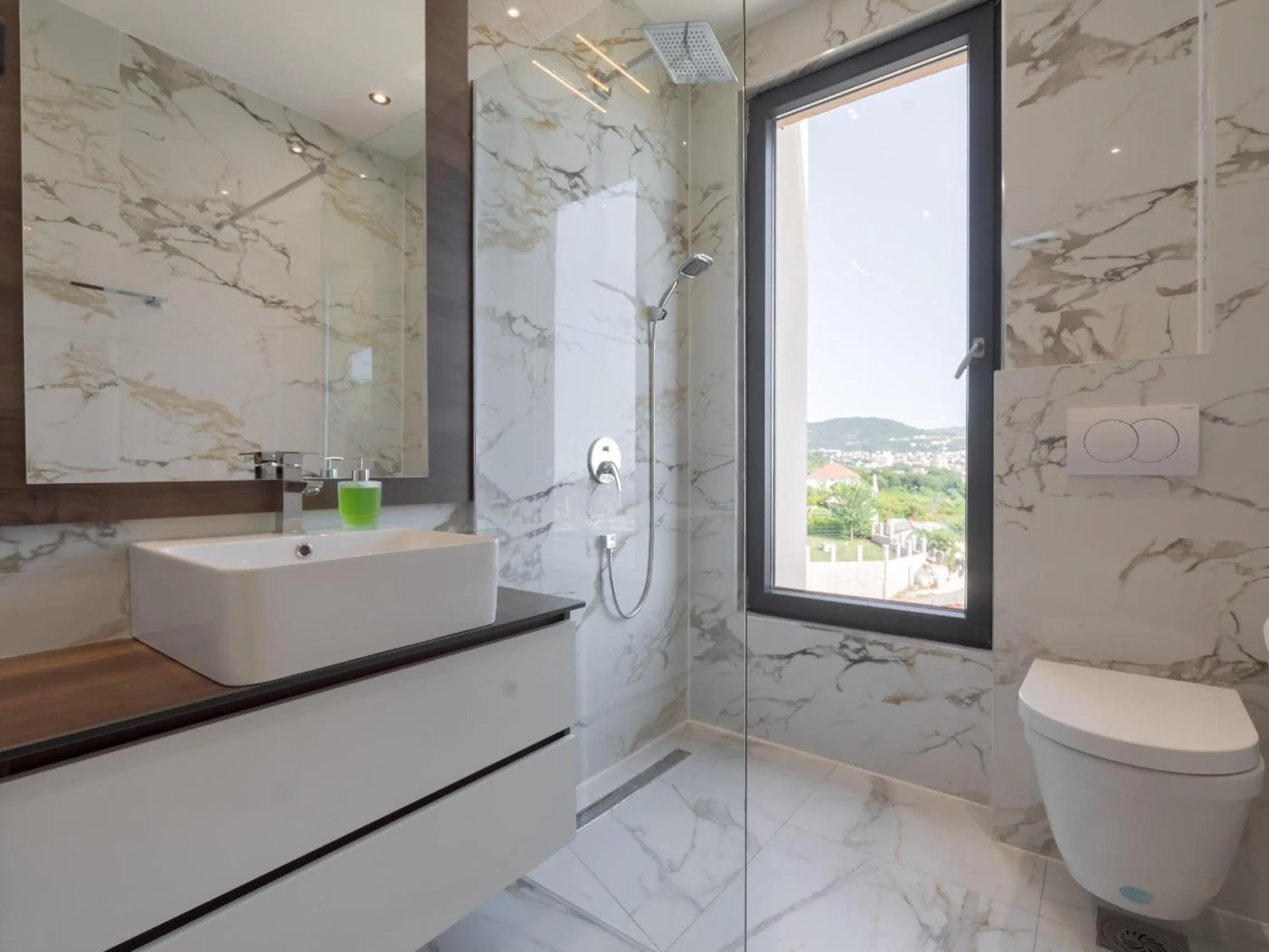 Shower in Hotel Diman