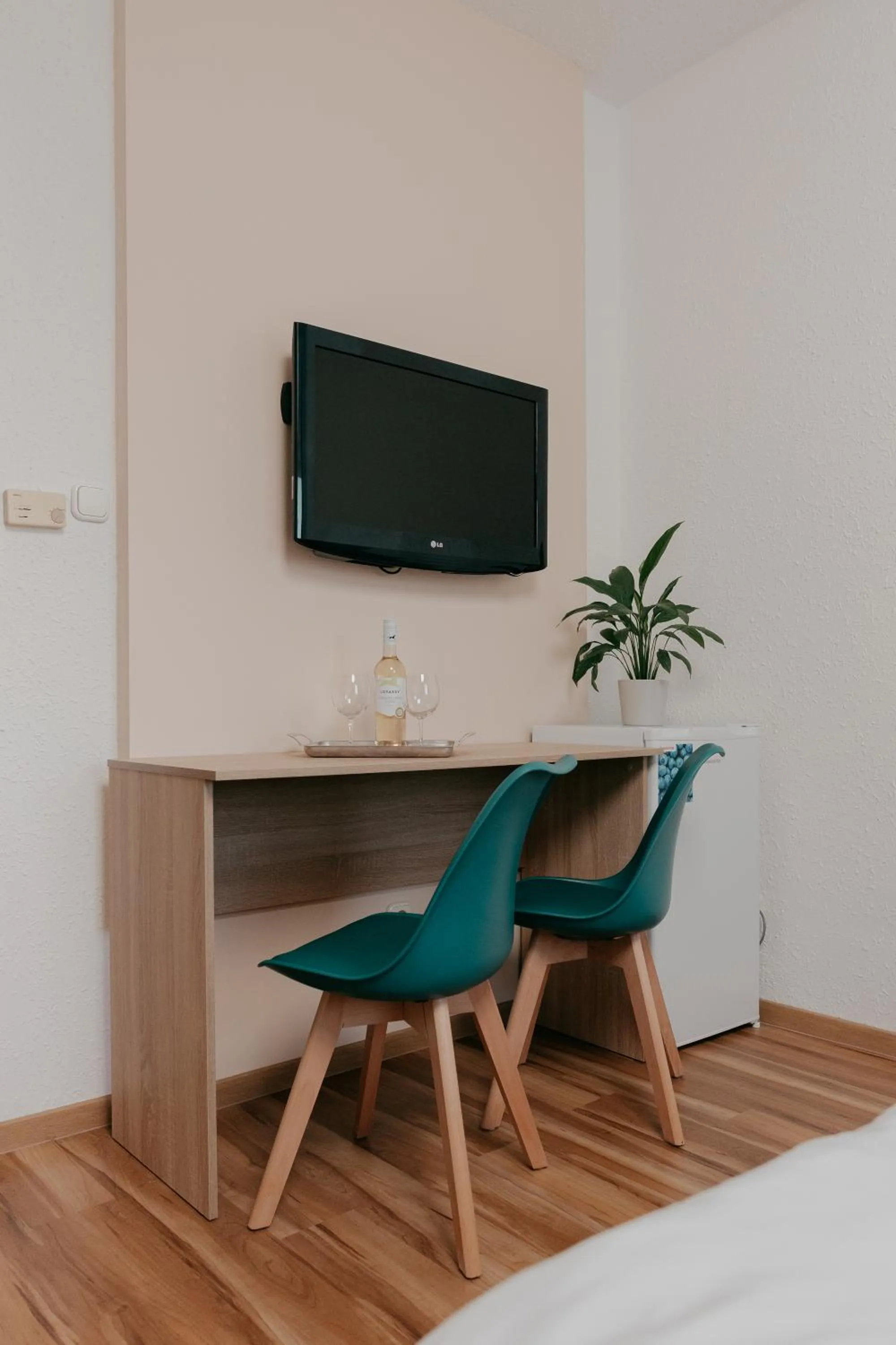 Photo of the whole room, TV/Entertainment Center in Homoky Hotels Bestline Hotel