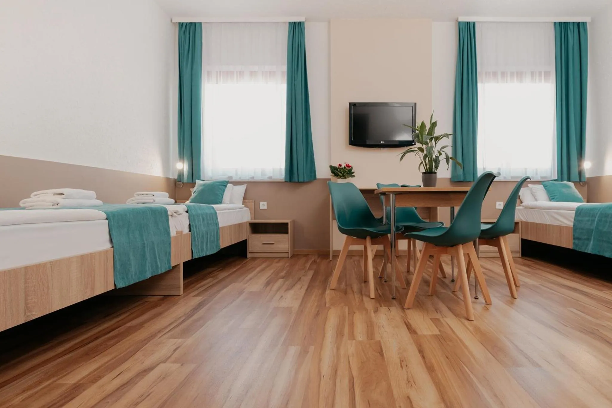 Photo of the whole room, TV/Entertainment Center in Homoky Hotels Bestline Hotel