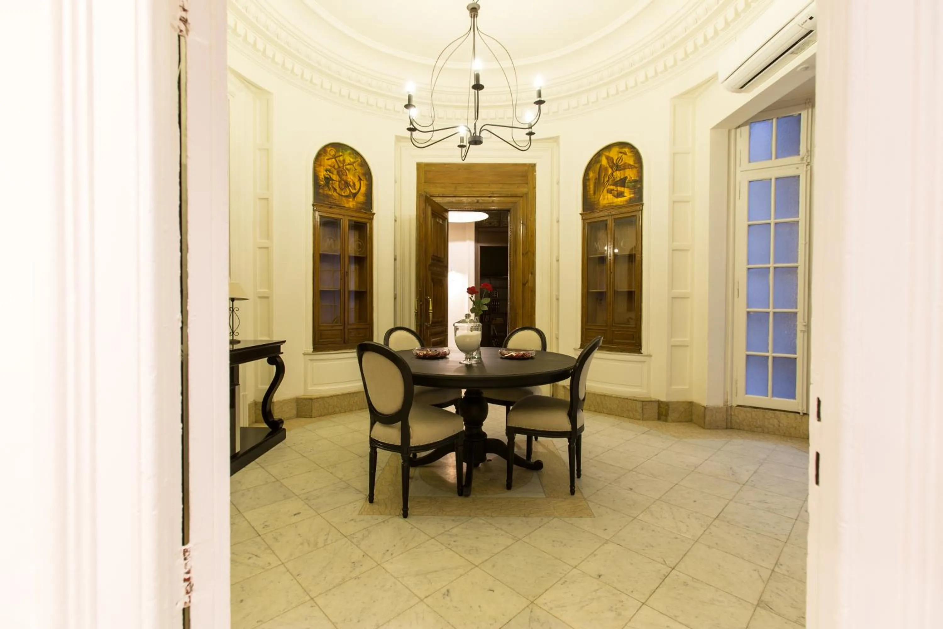 Restaurant/places to eat in Izaila Plaza Catalunya