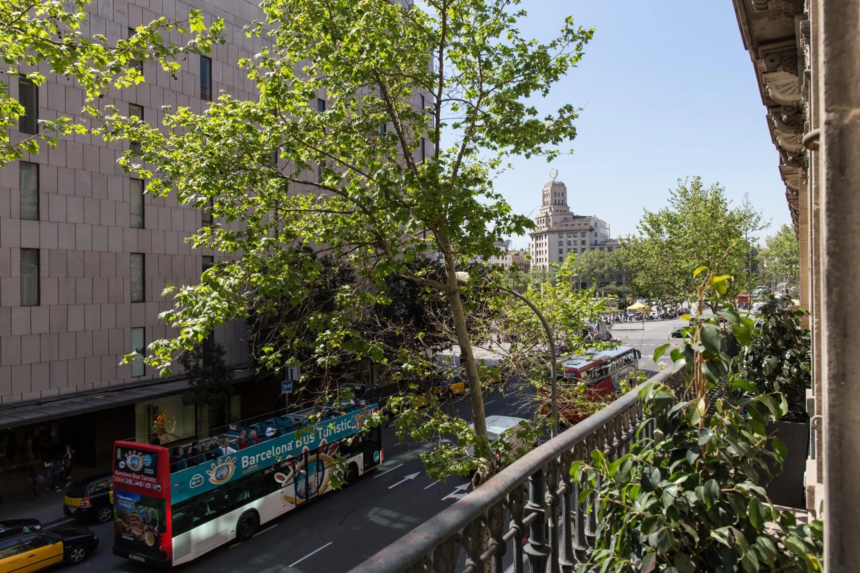 Off site in Izaila Plaza Catalunya