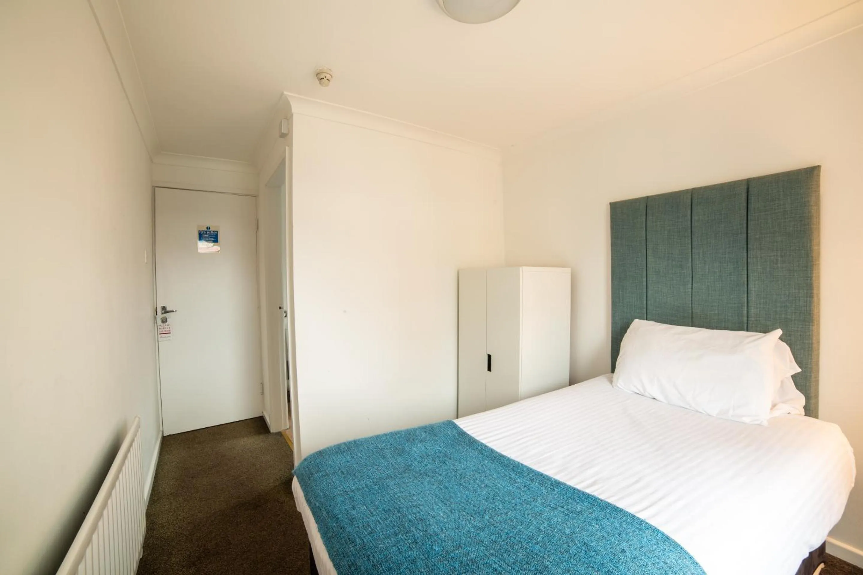 Bedroom, Bed in The Douglas Hotel