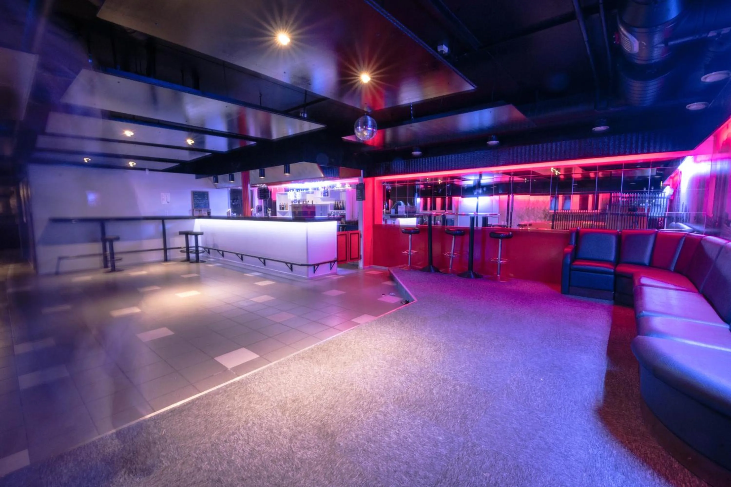 Nightclub / DJ in Lyngseidet Gjestegård AS