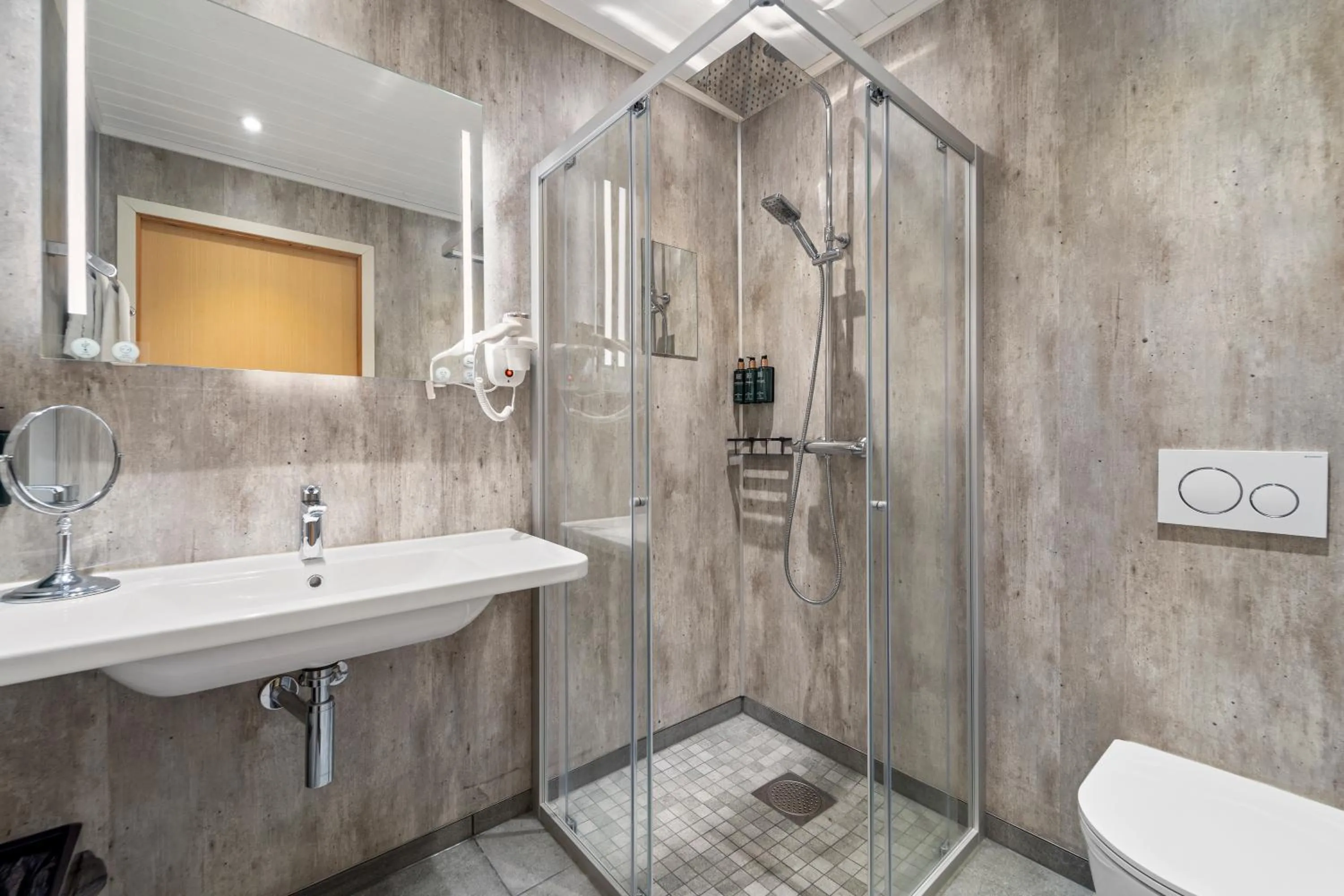 Lyngseidet Gjestegård AS