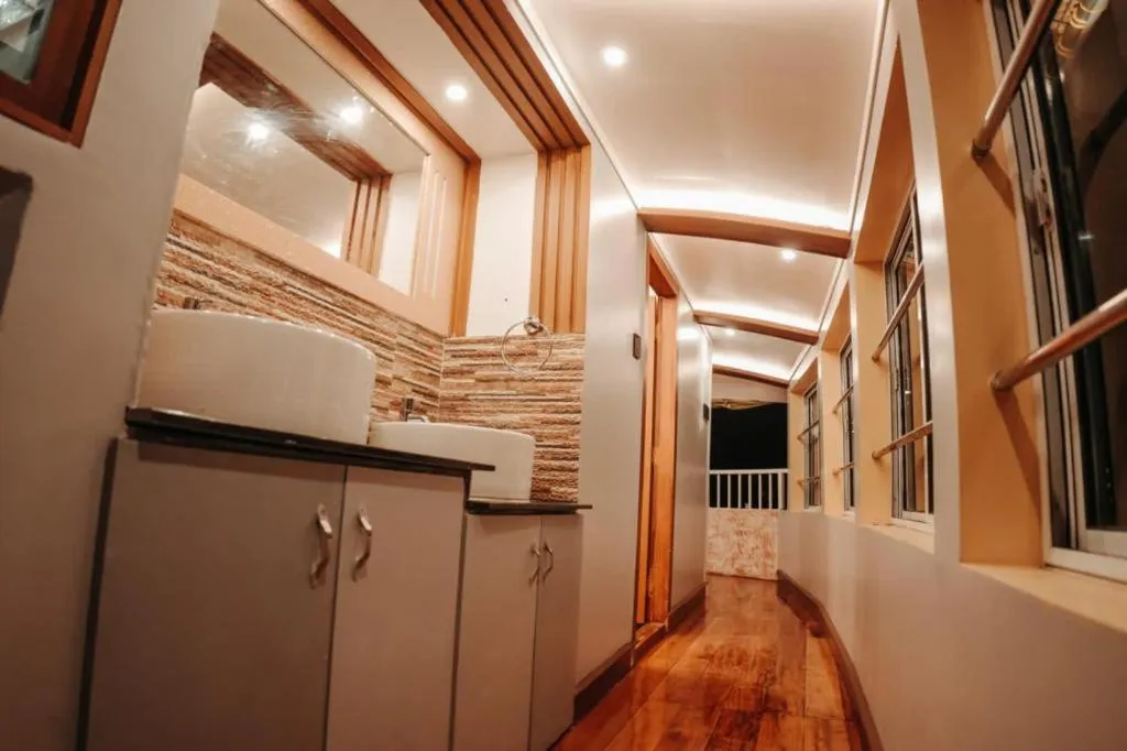 Area and facilities in Venice Premium Houseboats Alleppey