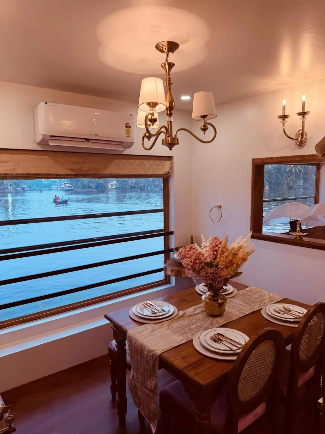 Venice Premium Houseboats Alleppey