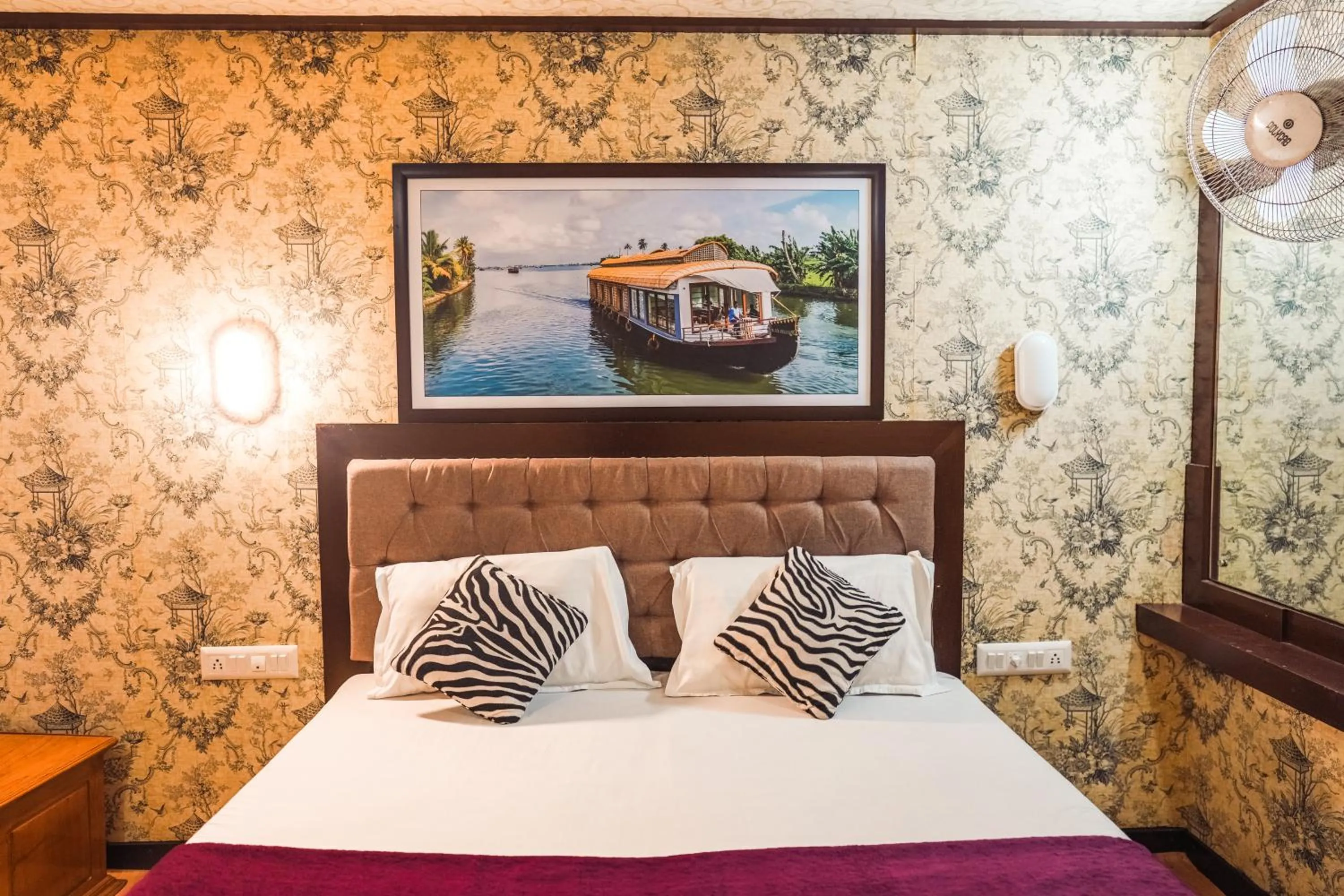 Bed in Venice Premium Houseboats Alleppey