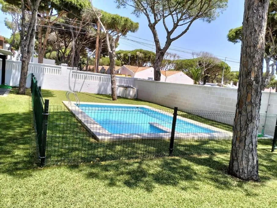 Swimming pool in Chalet Urb Doña Violeta 500m Mar