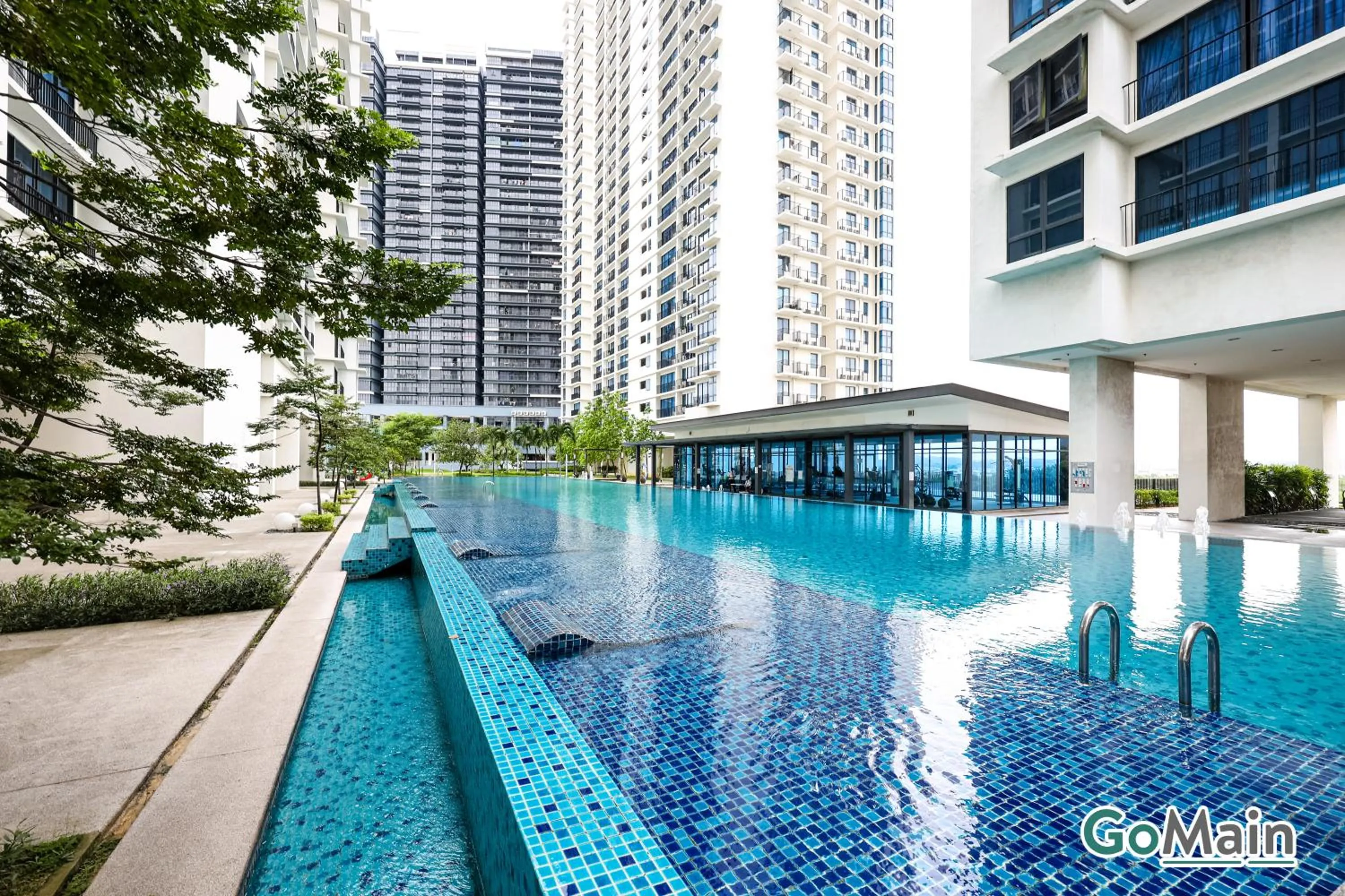 Swimming pool in Trefoil Setia Alam by GO-MAIN - Next to Mall & SCCC