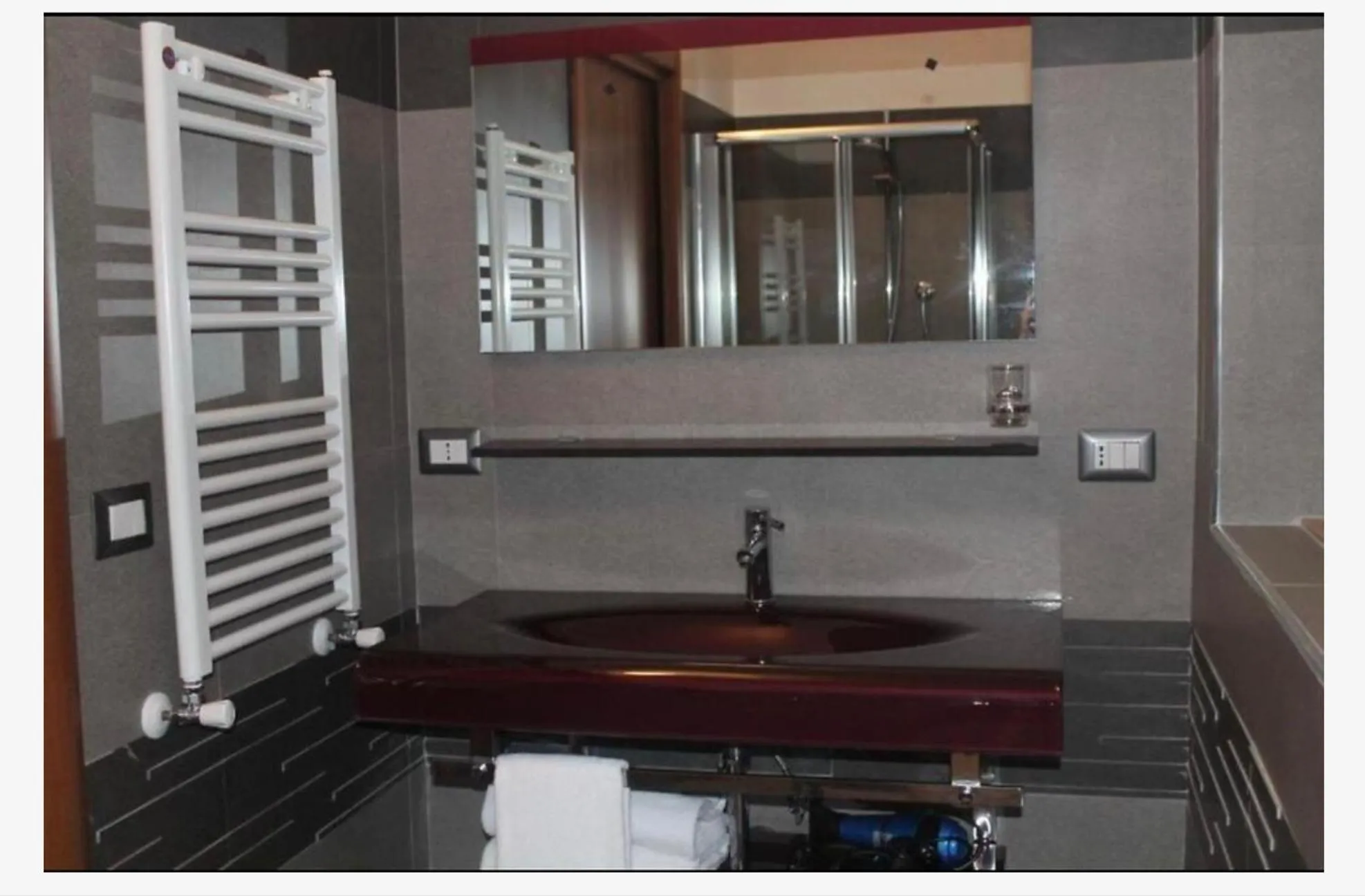 Bathroom in Sabrina Airport