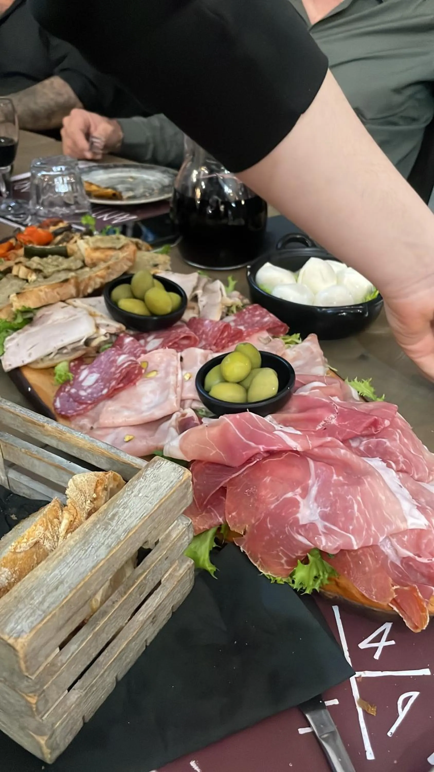 Restaurant/places to eat in Sabrina Airport